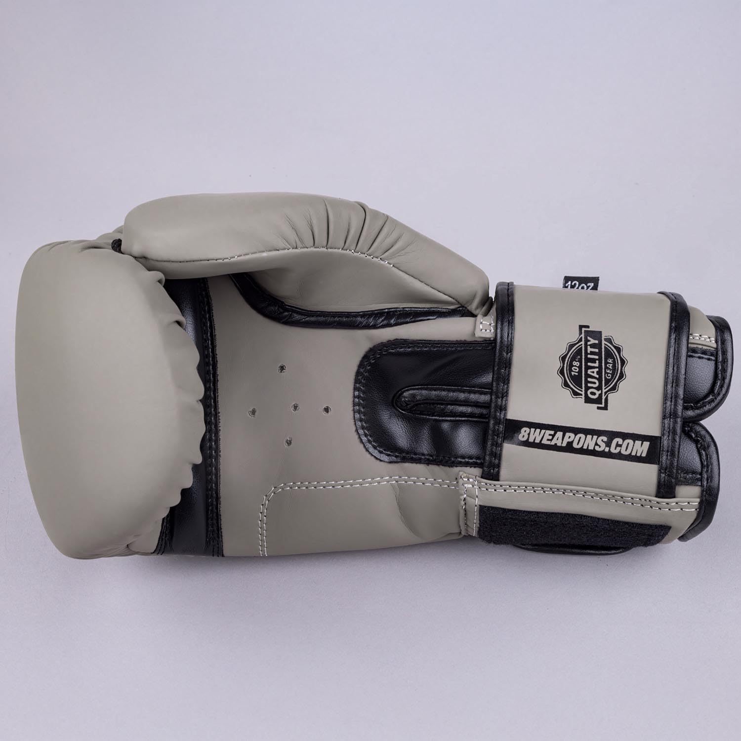 8 WEAPONS Boxhandschuhe Unlimited 2.0, Sand-schwarz, Training, Sparring und Wettkampf, Kunstleder, Perfekte Dämpfung und stabile Nähte, Handschuhe für Muay Thai, K1, Boxen, MMA und Kickboxen