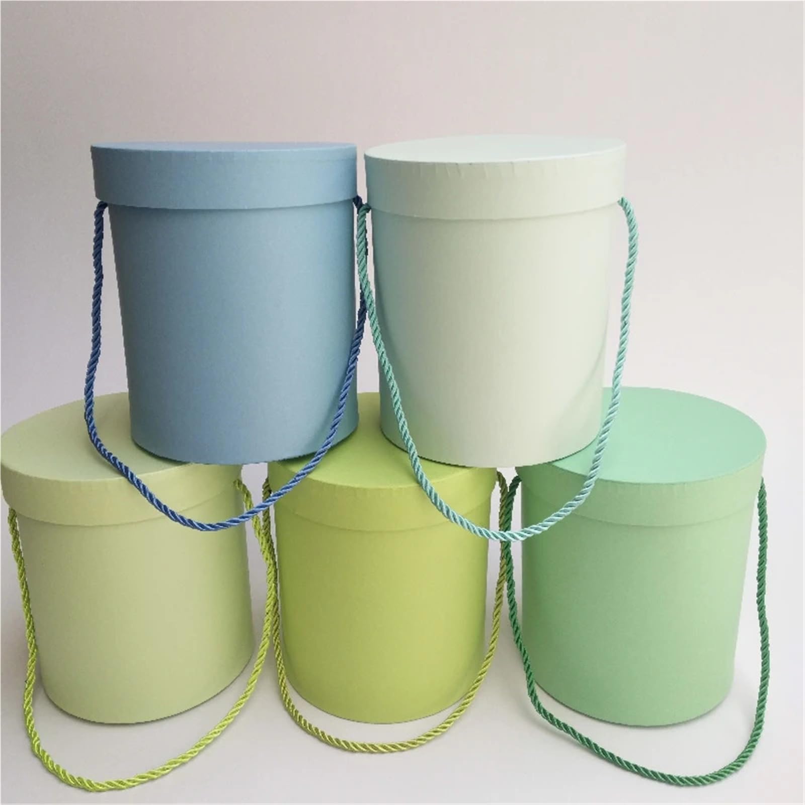 Geschenkbox 1 runde Geschenkbox in der Hand | Runder Eimer mit Handgeschenk, Blumen-Tragebox, Festival-Geschenk, Blumen-Handbox(Color 11,25x25cm Double rope)