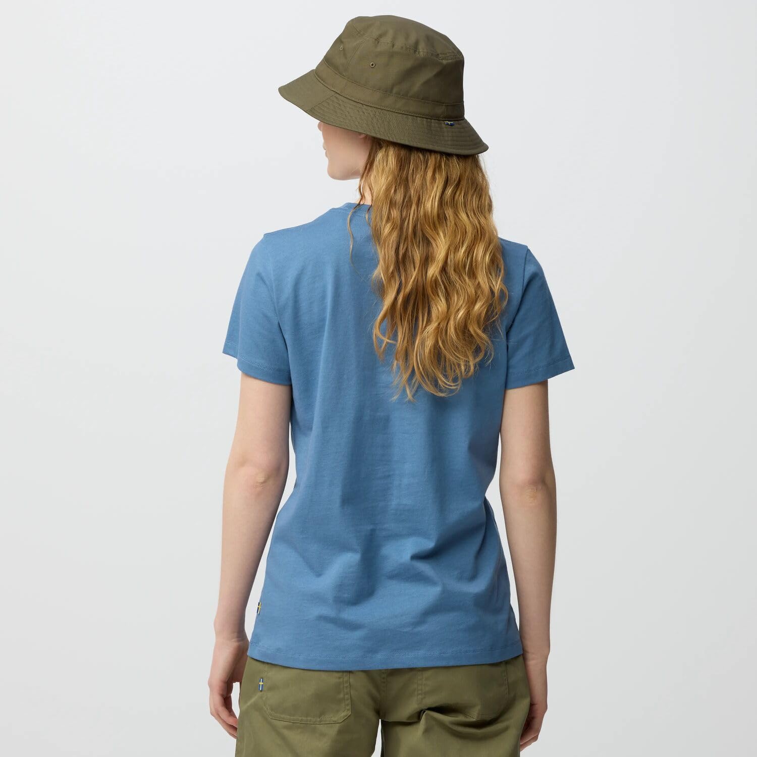 Fjällräven Damen T-Shirt Fjällblomster Fox | Aus Bio-Baumwolle. Print auf Vorderseite mit schwedischen Bergblumen und Polarfuchs-Logo. Rundhalsausschnitt. Slim Fit.