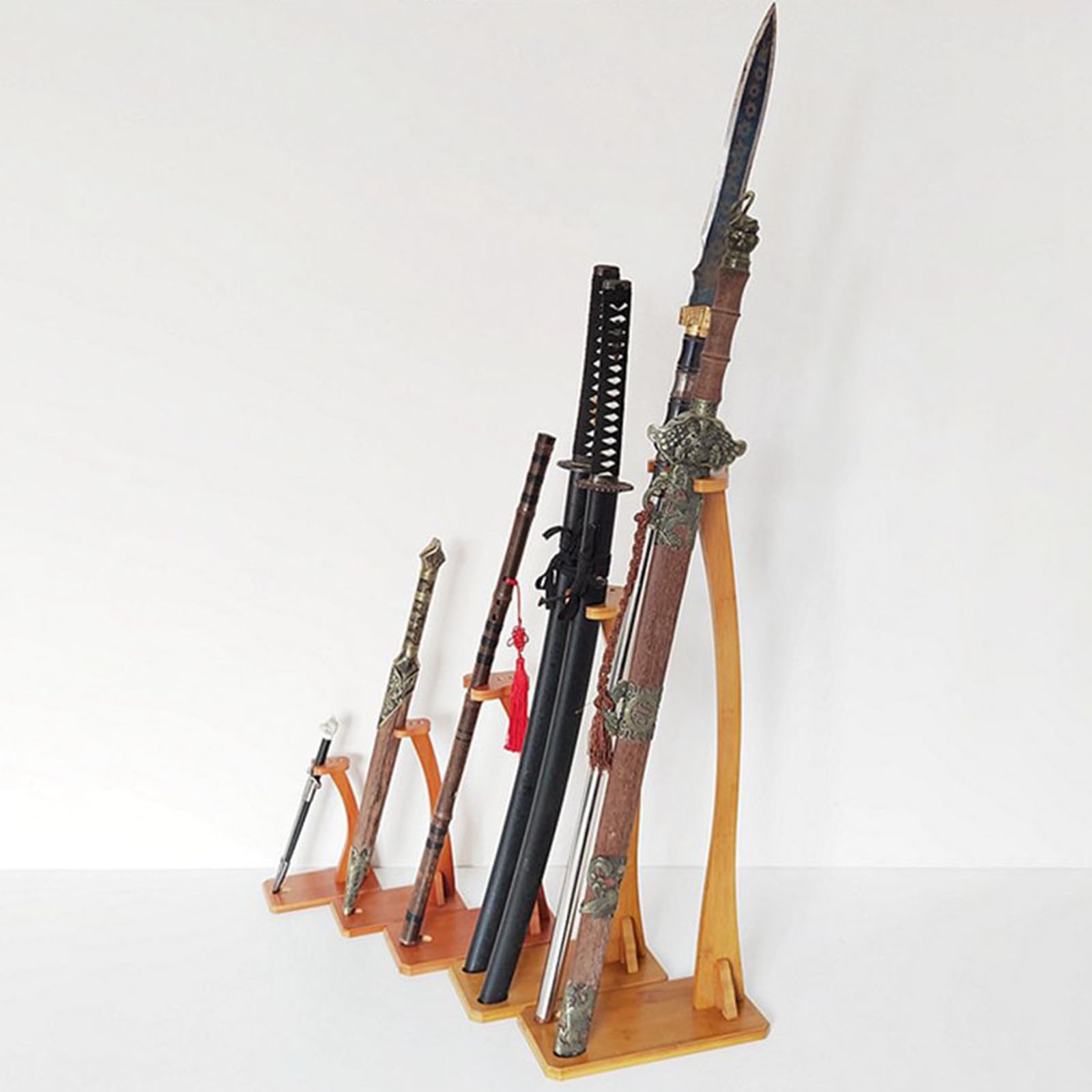 伝統的な刀 鋼製刃 木製スタンド付き 楽天市場】木製 刀スタンド 2本掛け台日本刀 刀台 刀 刀掛け 侍刀 模造
