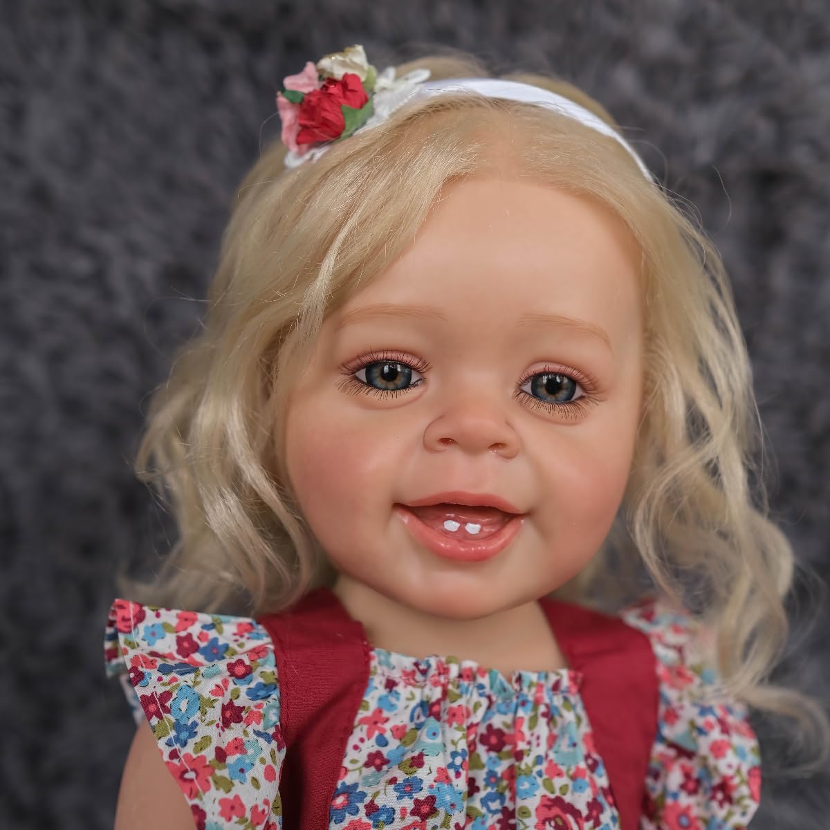 MineeQu 22 cale 55 cm Jak realistyczny Słodkie Uśmiechnięte ukorzenione blond włosy Silikonowy winyl Całe ciało Lalki Reborn, które wyglądają jak prawdziwy realistyczny Noworodek Lalki z zębami Zabawki Zestaw podarunkowy dla dziewczynek w wieku 3+