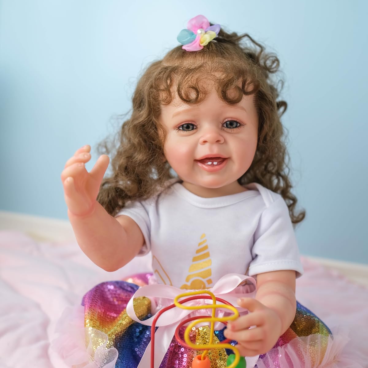 MineeQu 23 inch zacht knuffelig lichaam levensechte reborn meisjes poppen voor altijd je lieverd realistische pasgeboren baby verzamelbare kunst pop perfect voor knuffelen speeltijd en cadeau geven