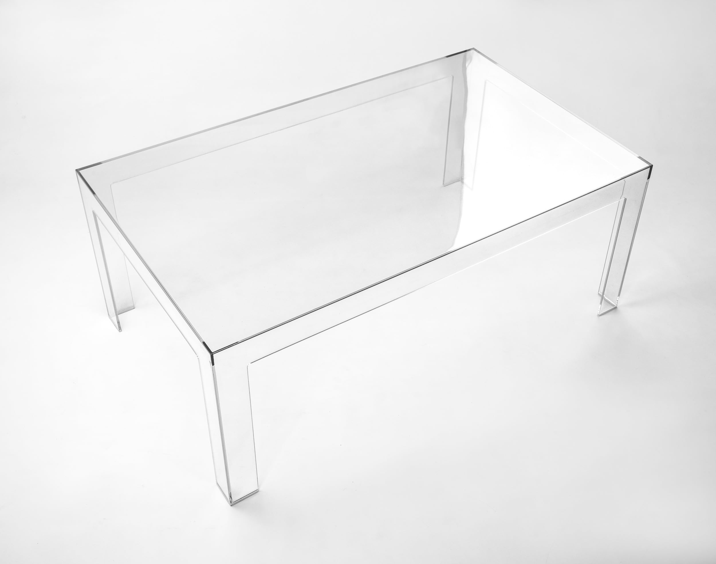 Tavolino da salotto trasparente in policarbonato monoblocco, design moderno, Made in Italy.