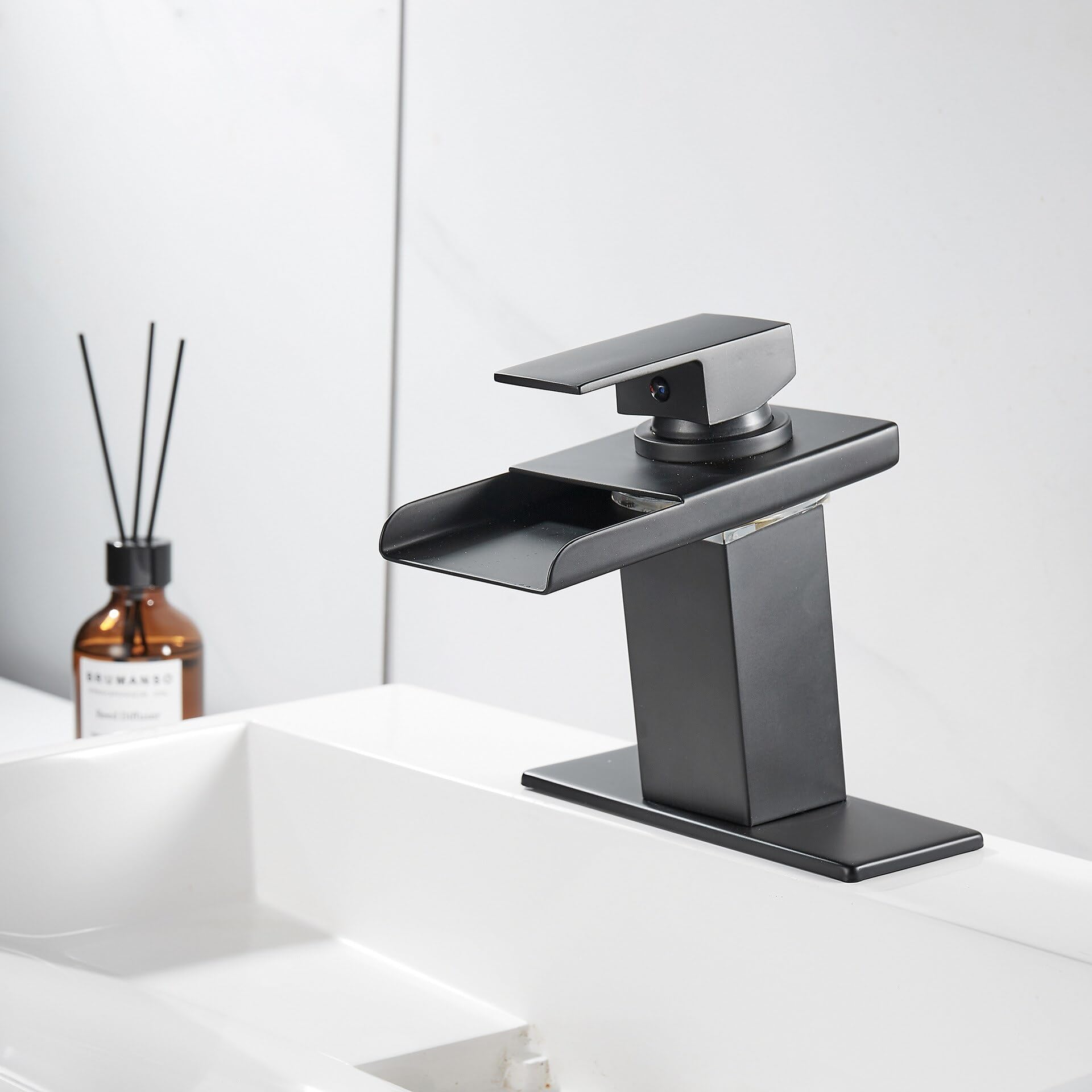 Robinet cascade LED en laiton mitigeur de luxe hydroélectrique pour vasque