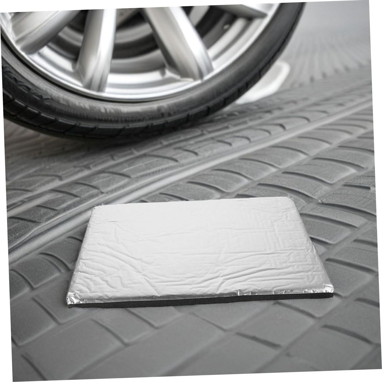 50 Stück Auto Dämmmatte Aluminiumfolie Wärmedämmung Isoliermatte Geräuschreduzierung für Auto Büro Zuhause Hitzebeständig Vielseitig Einsetzbar Einfache Montage