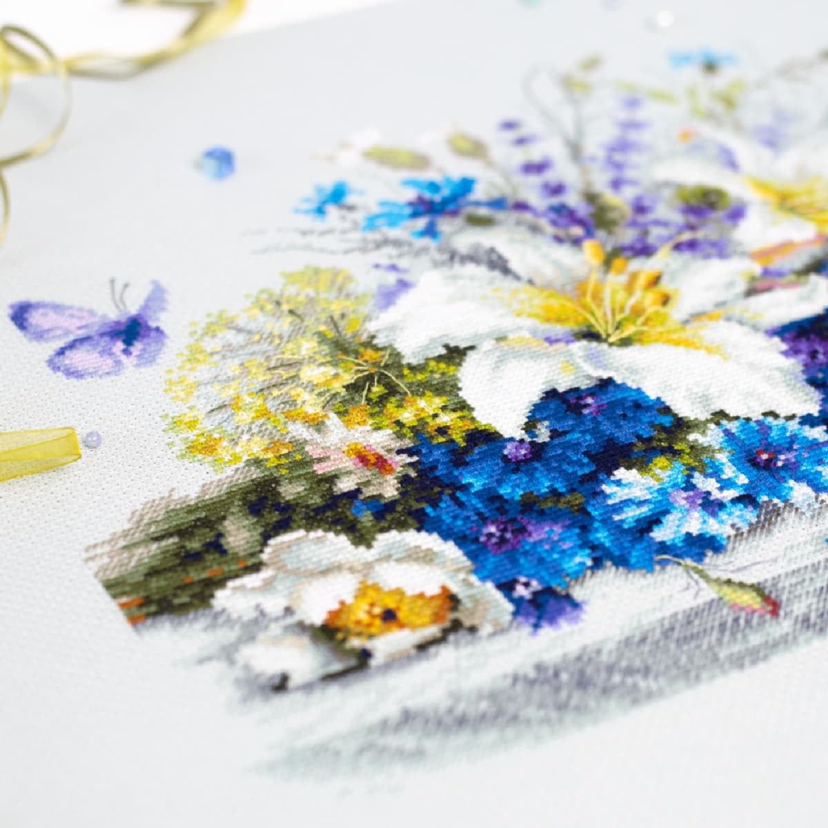 Kit de broderie au point de croix Motif lys et bleuets