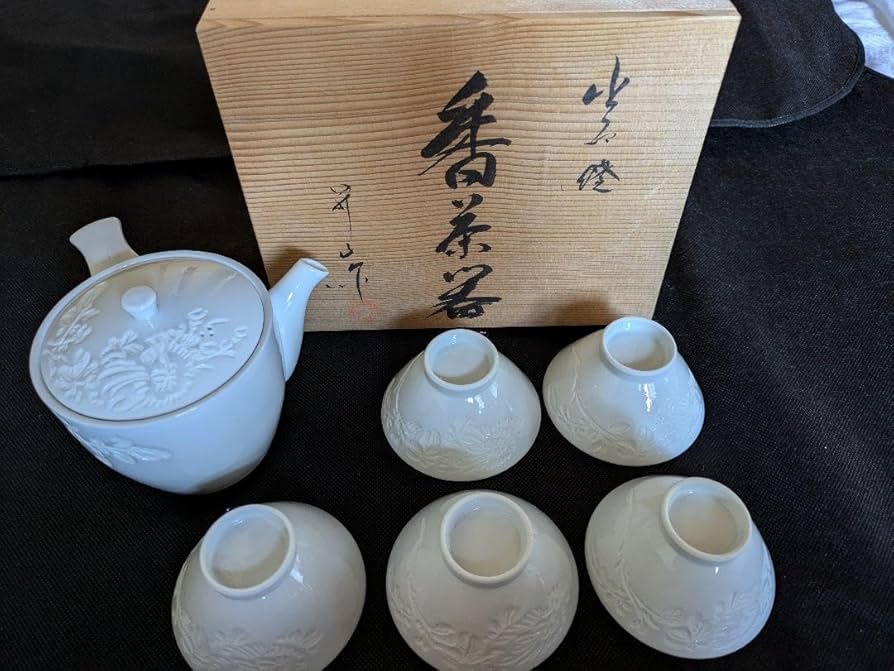 【未使用】白磁　出石焼　番茶揃　昇山作　共箱入　蓋付き湯呑み　煎茶器 未使用】白磁 出石焼 番茶揃 昇山作 共箱入 蓋付き湯呑み 煎茶器