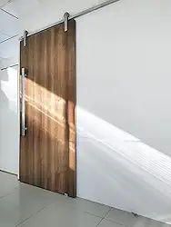 Porta De Madeira + Kit De Correr 2m + Puxador Flat 1m Fosco Cor:Carvalho