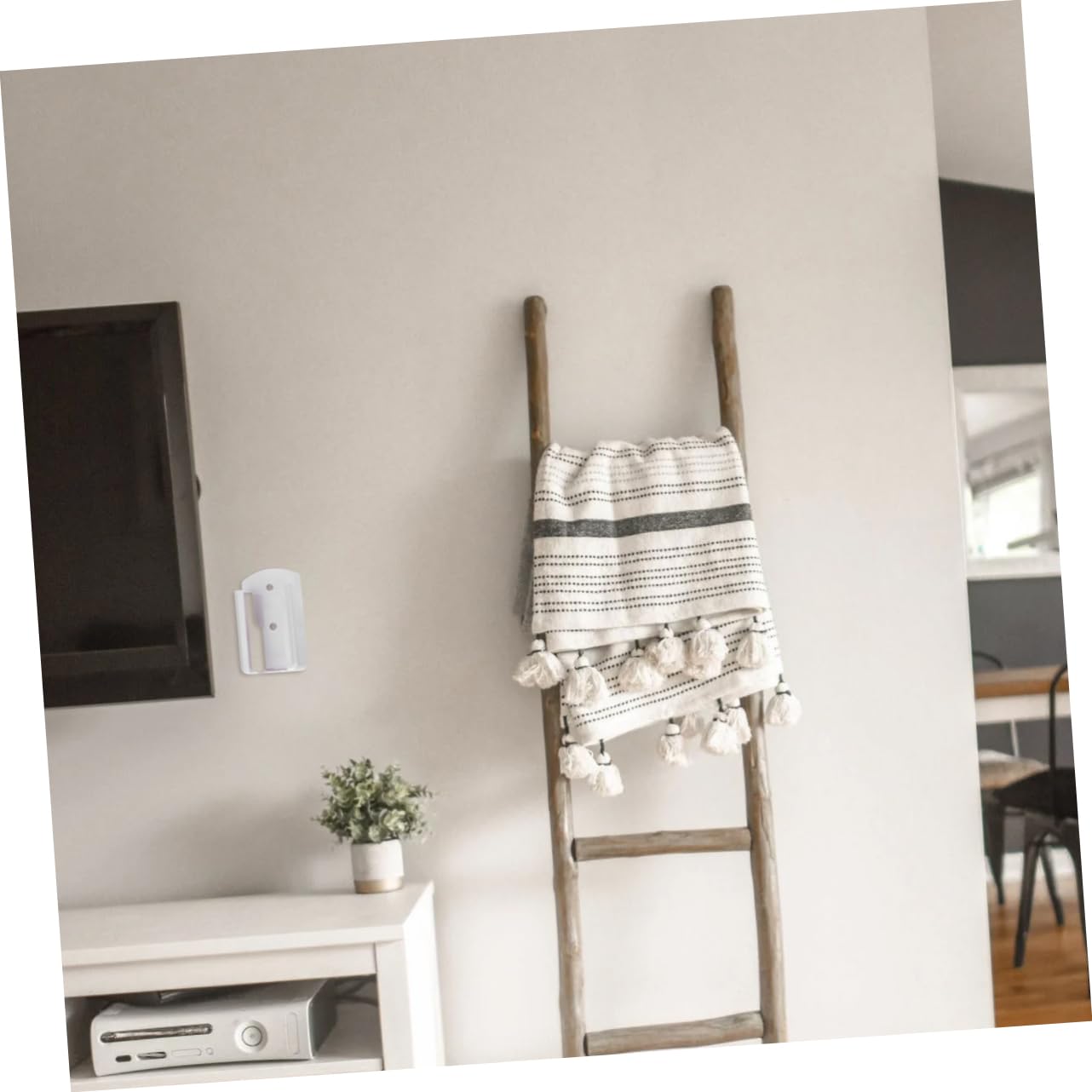 2 soportes de pared para mandos a distancia de plástico blanco creativo para mandos a distancia, solución de almacenamiento ordenada para el hogar, diseño simple, accesorio que ahorra espacio