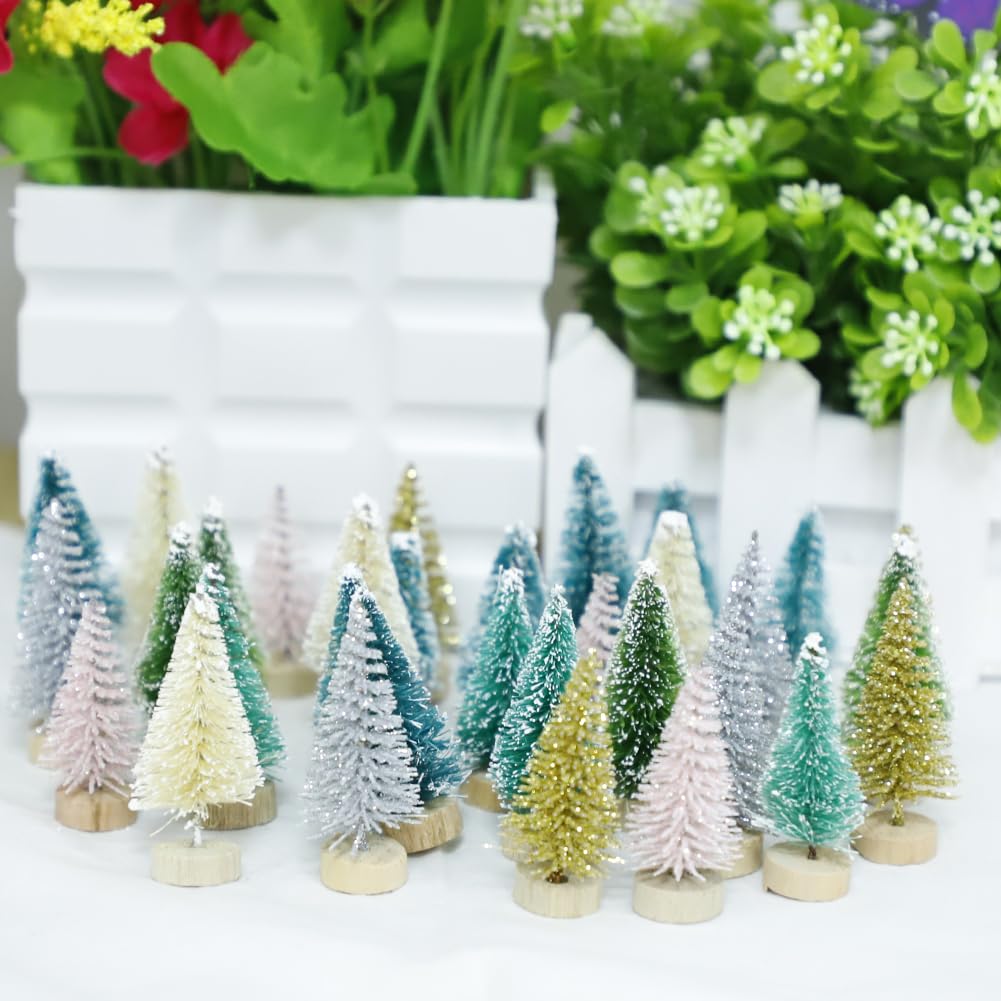 Set di Mini Alberi di Natale Artificiali Multicolore da 32 Pezzi, Mini Alberi di Natale, Alberi di Pino in Miniatura Alberi di Sisal con Base in Legno Set di Pennelli per Bottiglie