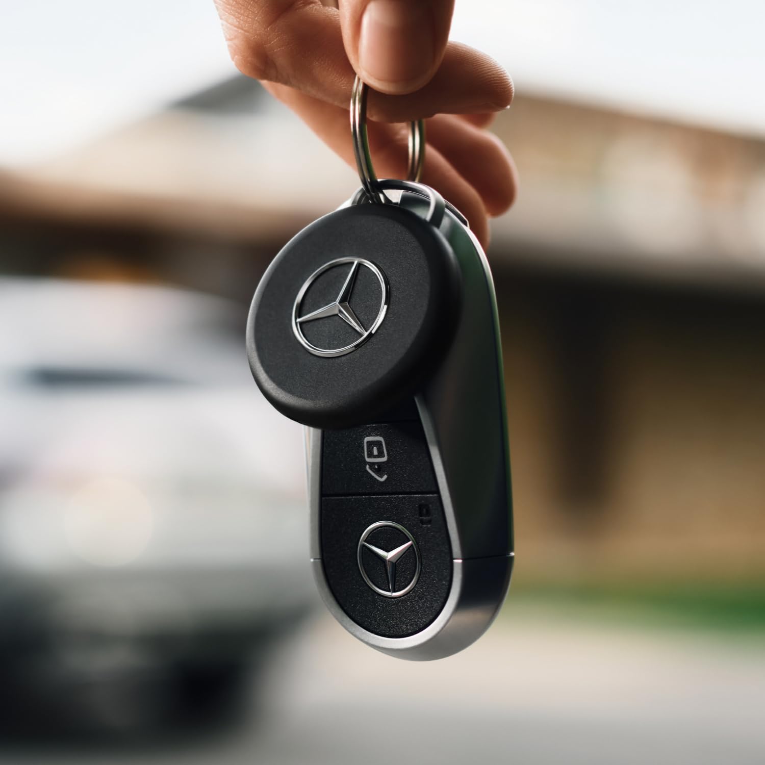 Chipolo LOOP Mercedes-Benz Edition Rechargeable Tracking Tag Item Locator for Keys Bags Apple Find My Android Find Hub