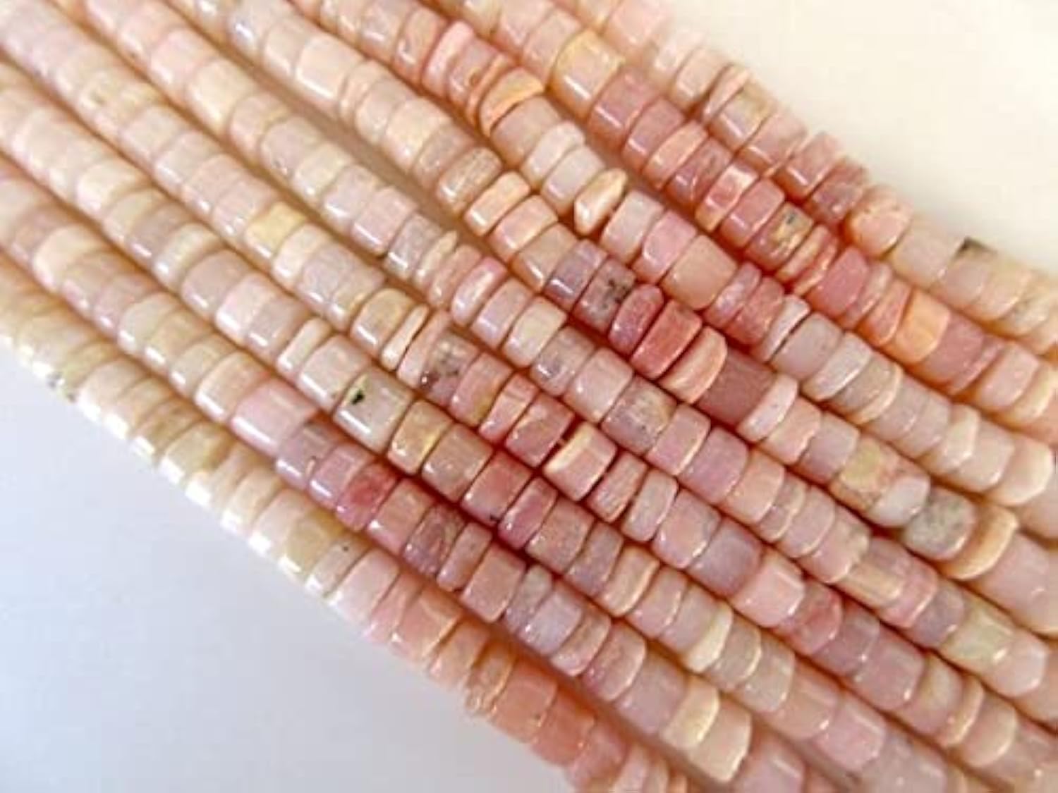 Perles opale rose naturelles 6mm pour concevoir un bijou doux et intemporel