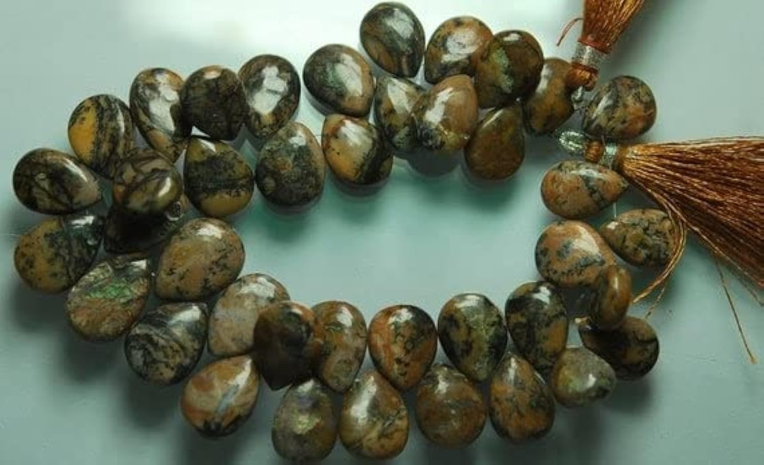 Opale brune en goutte lisse pour fabriquer des bijoux personnalisés sans imperfection