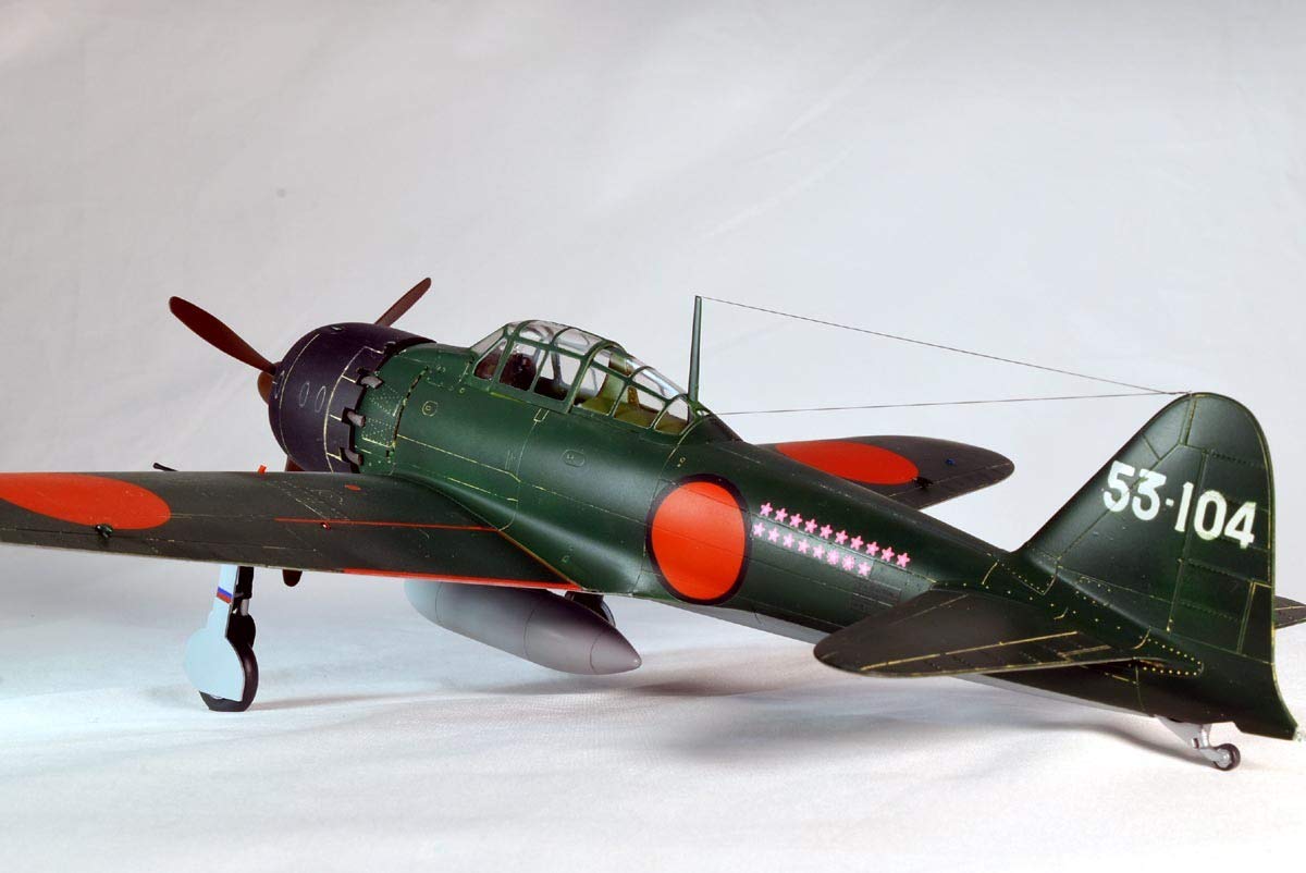 Amazon | ハセガワ 1/32 零戦52型 第253海軍航空隊 岩本徹三機 完成品 