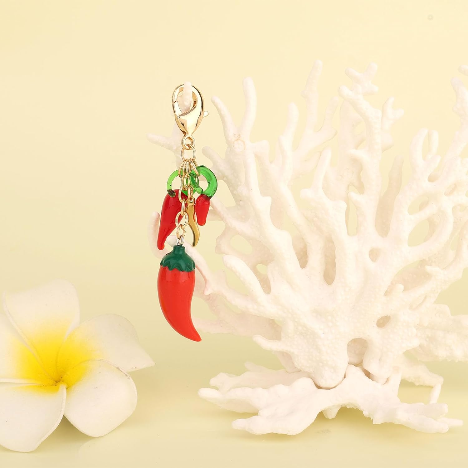 Chili Keychain, Alloy Red Gold Chili Pepper Charm Stylish Vegetable Keychain Pepper Bag Charm for Women Men Purse Backpack - Image 3