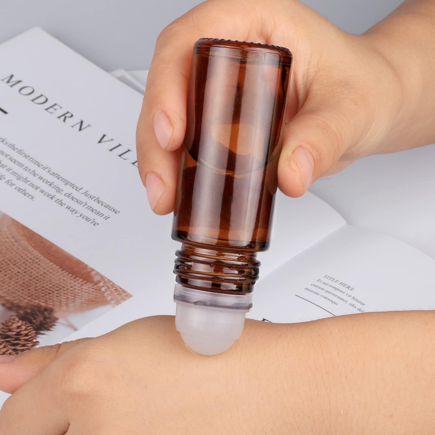 Lot de 2 flacons roulants en verre marron de 30 ml pour huiles essentielles, parfums, flacons à bille rechargeables, déodorants, outils de beauté et de soins personnels pour parfums, cosmétiques