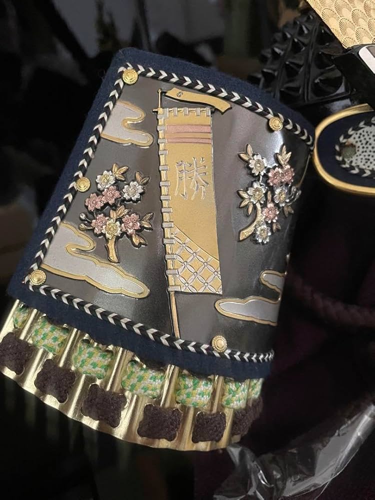 Amazon | 5月人形 兜 屏風 土台付き 1度のみ使用 | 兜飾り