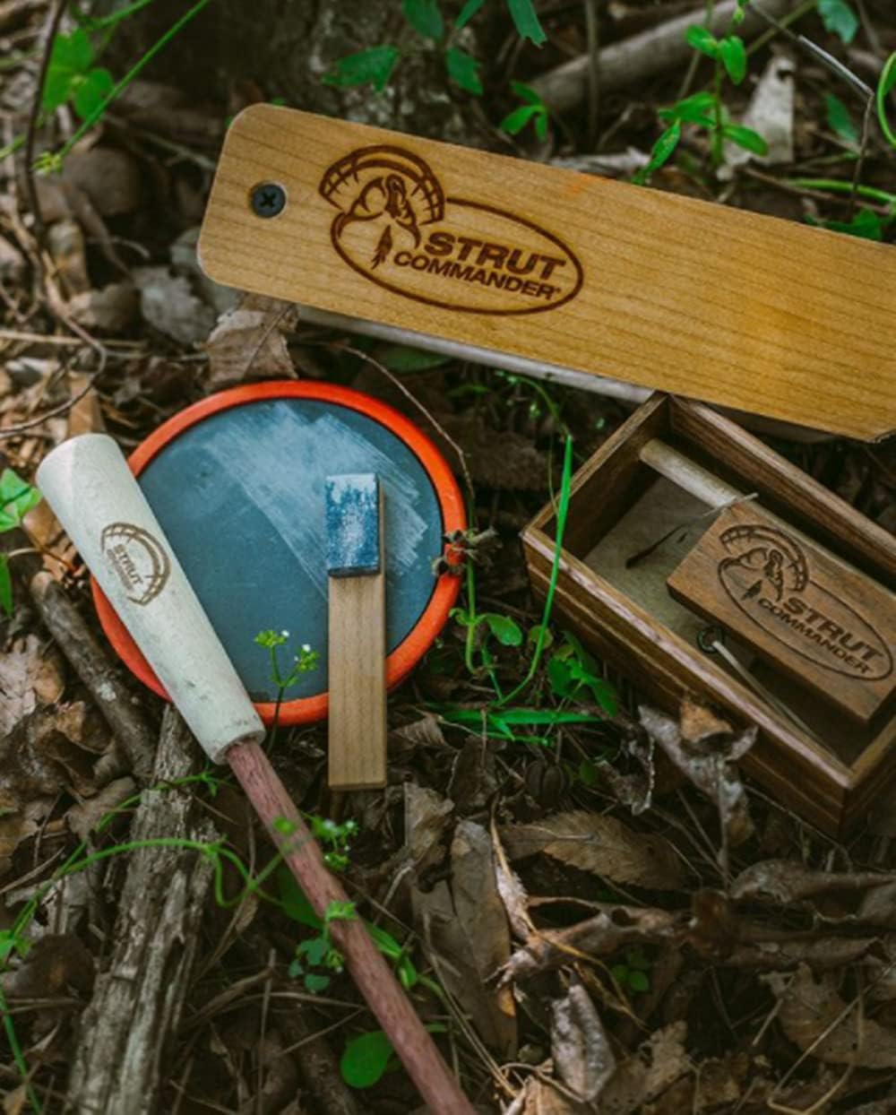 Duck Commander Button Pusher Turkey Call, Walnut Turkey Call, Turkey Gobble Box Call for Hunting, Turkey Hunting Gear and Accessories