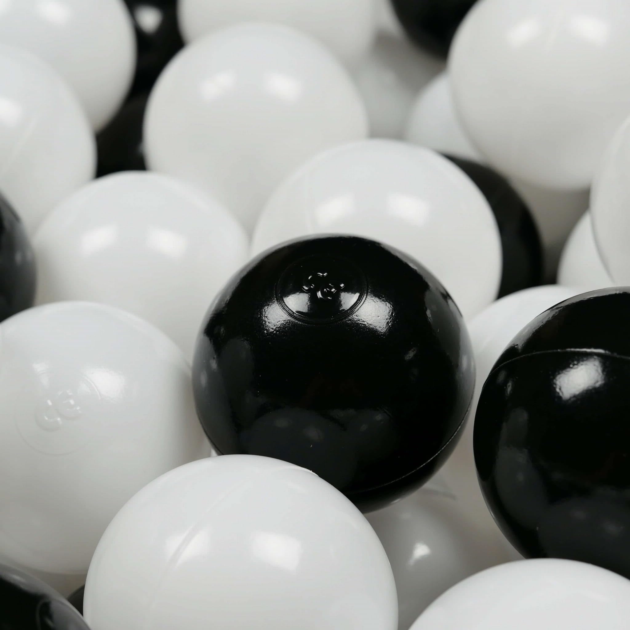 Mimii Spielbälle für Bällebad 500 Stück (weiß, schwarz) - Ø 7cm Bälle aus Kunststoff Weich für Kinder, Baby & Kleinkind - ideal für Bällepool, Badewanne & Indoor Spiel