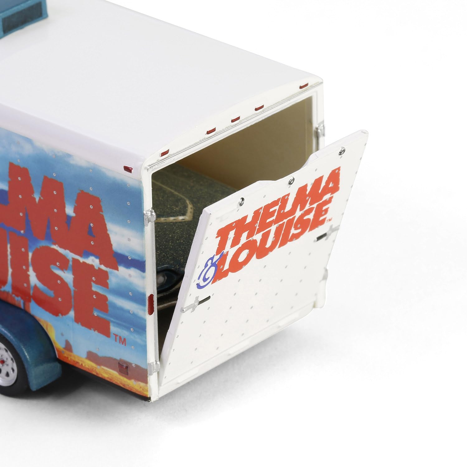 Greenlight 31180 (31180-B | 1:64 Hollywood Hitch & Tow Series 13 - Thelma & Louise - 1966 Thunderbird Cabrio - Staubbedeckt (Top-Down) mit 1967 F-250 & geschlossenem Autotransporter