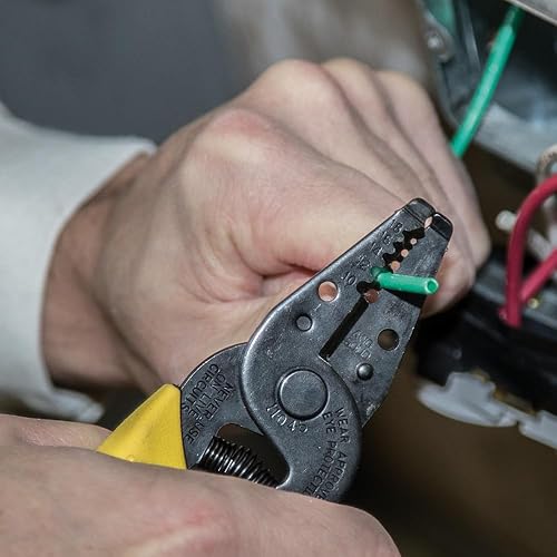 Miniatura 9 de Klein Tools 92003 Kit de herramientas manuales con alicates, destornilladores, bolsa de herramientas de nailon de 18 bolsillos y más herramientas