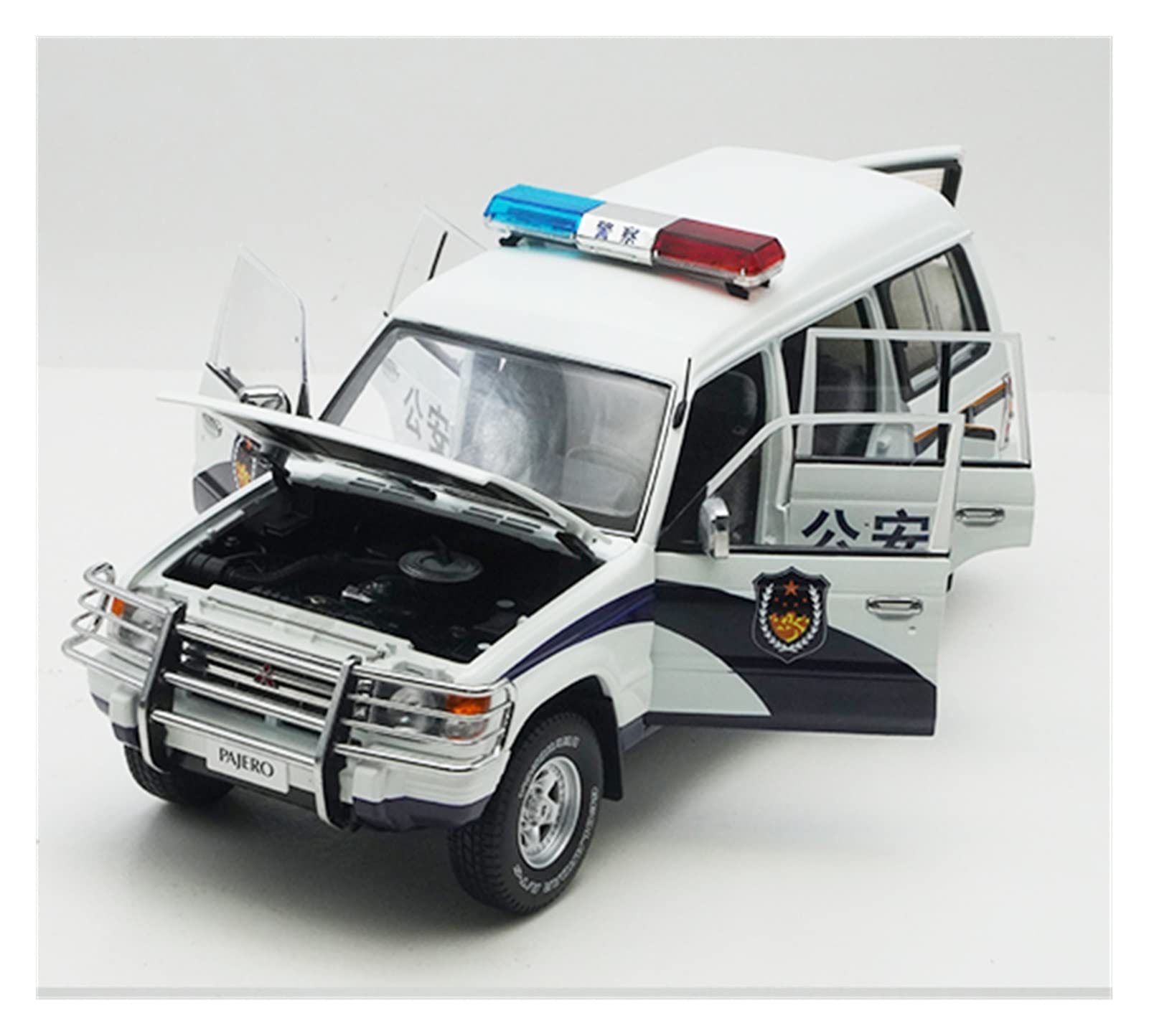 1/18 ダイキャスト￼三菱 パジェロ シルバー　モデルミニカー 1/18 ダイキャスト￼三菱 パジェロ シルバー モデルミニカー