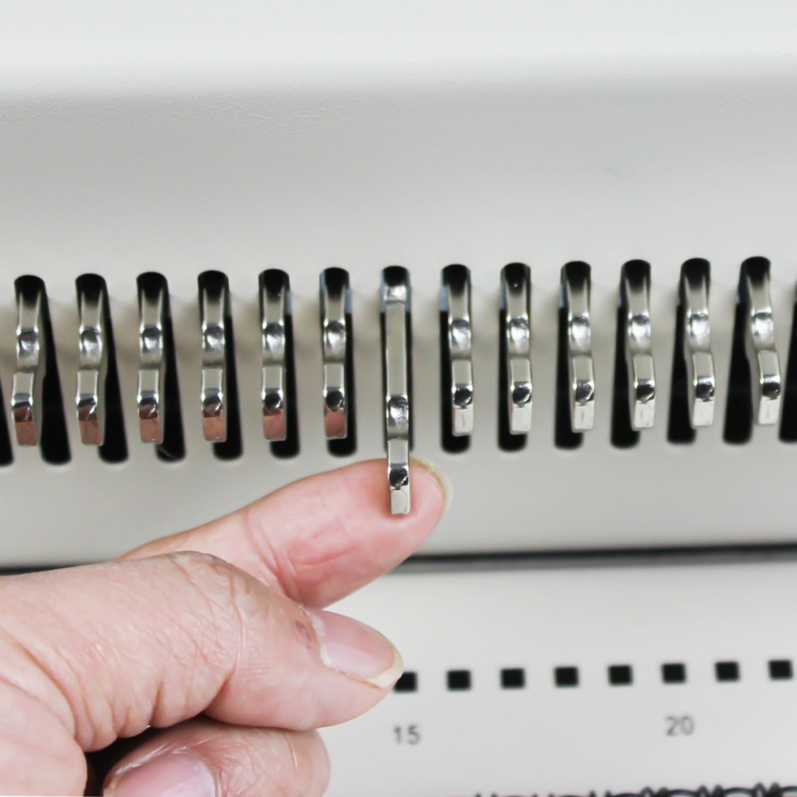 Handbetriebene Loch- und Bindemaschine Praktisch Drahtbindegerät mit Metallkonstruktion Benutzerfreundlich Drahtbindemaschine für Druckbereich, Schule, B