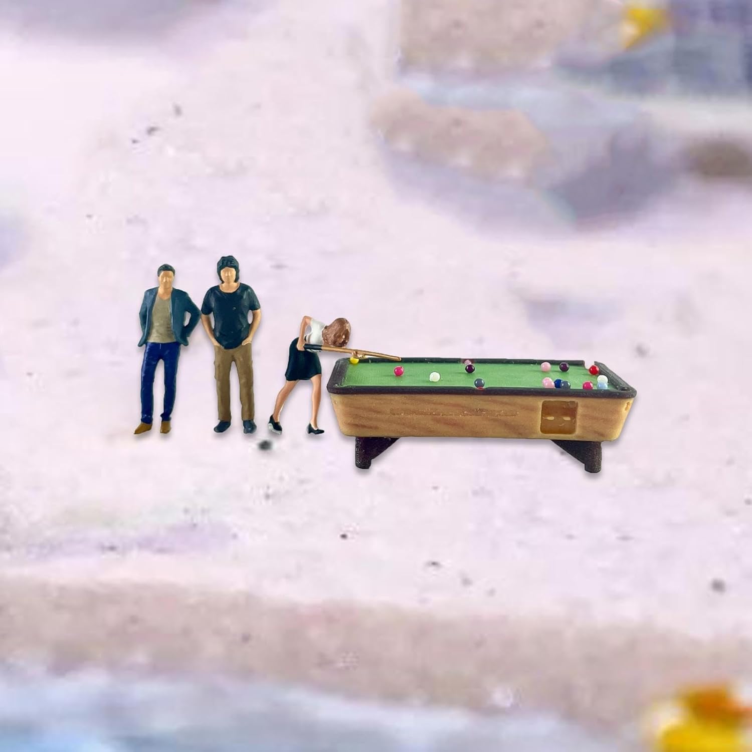 Miniature Billiards Model Set 1:64 People Figure Model Fairy Garden Miniature Pool Table Scene Accessories Miniature Figures