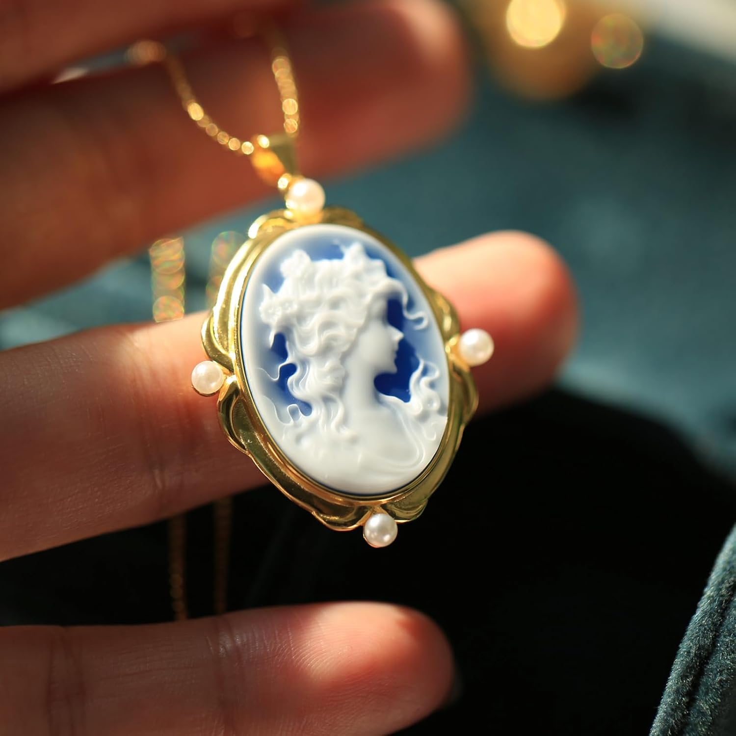 Cameo Pendant Necklace, Women's Blue Agate Carved Cameo Pendant in 14K Gold Frame Pendant Necklaces Vintage Jewelry Gifts, CKnk2476-1