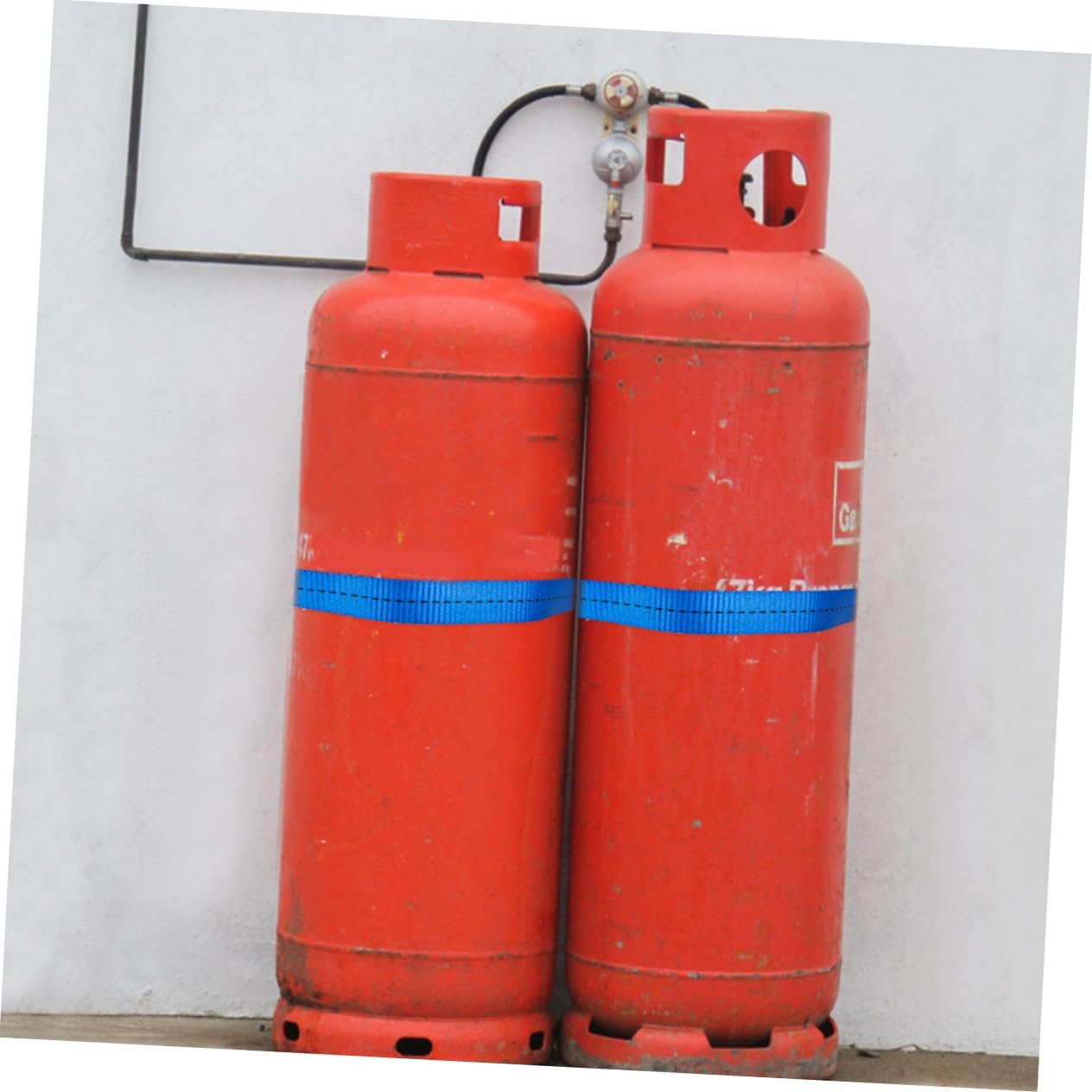 Kisangel 2pcs Adjustable Wall-Mounted Gas Cylinder Rack with Straps for Oxygen Propane Tanks Heavy Duty Support for Secure Storage and Transport