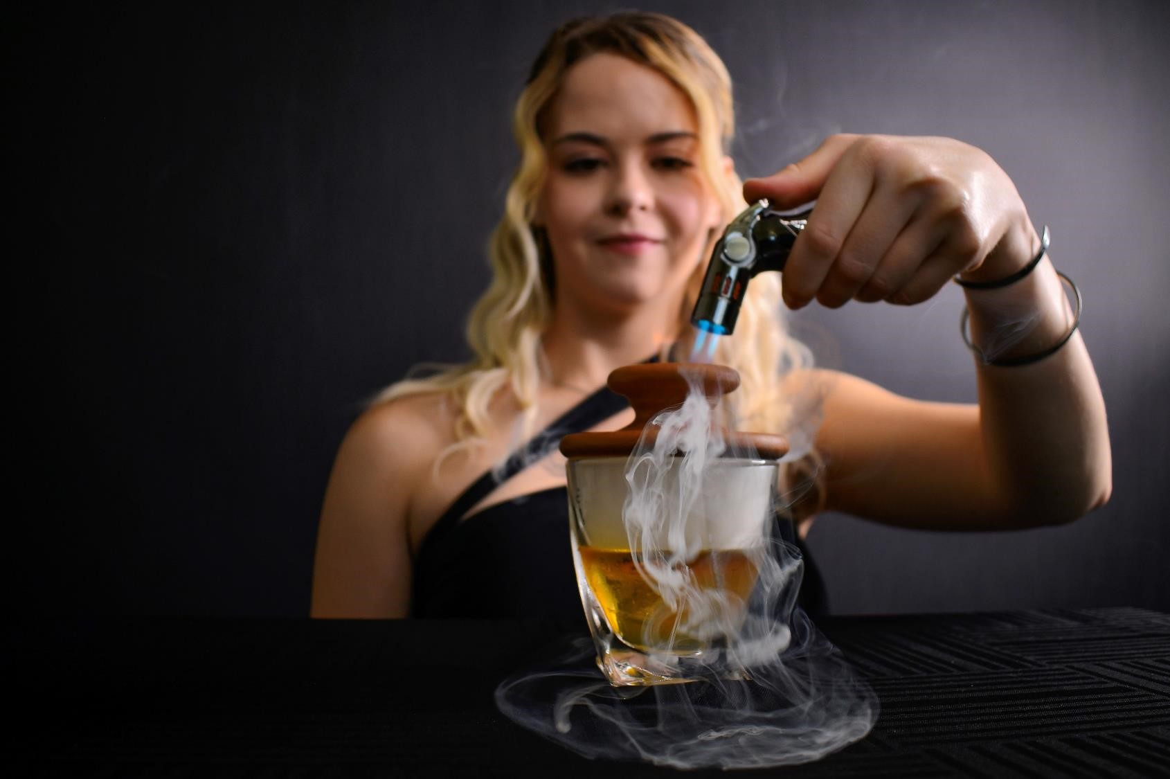 Amazon.com: Xtra Dirty Cocktail Smoker Kit - 8 Wood Chips - 4