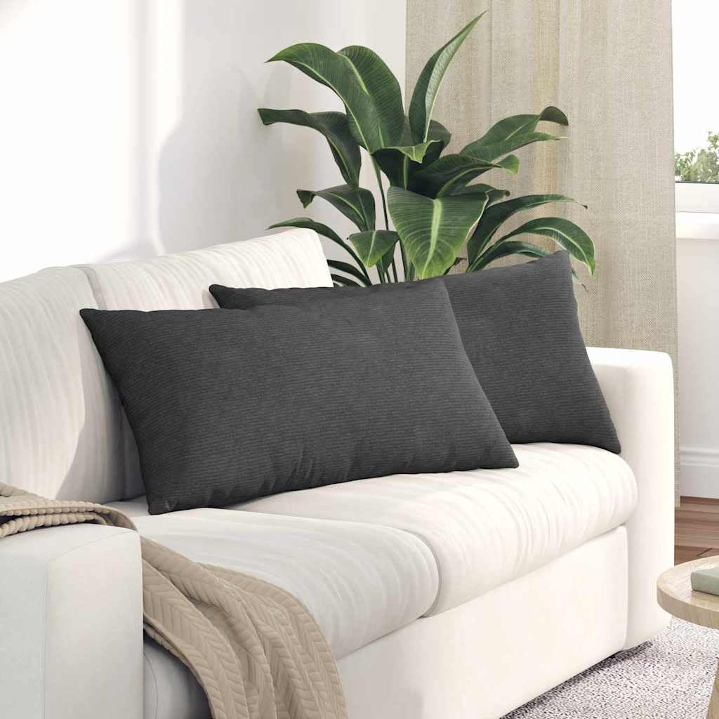 Coussins de canapé en tissu côtelé pour créer un coin lecture cosy au salon
