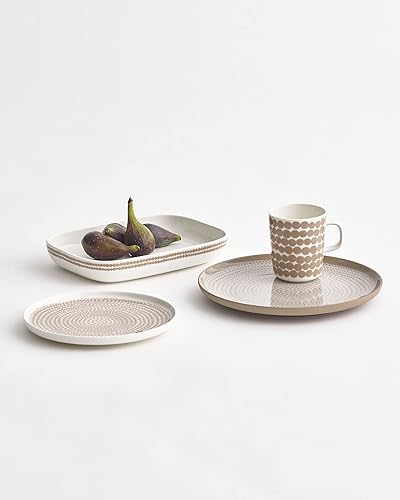 Miniatura 4 de MARIMEKKO Oiva Räsymatto - Bandeja para servir beige y blanco. Refina la decoración de tu cocina con nuestro icónico gres blanco. Elegante plato