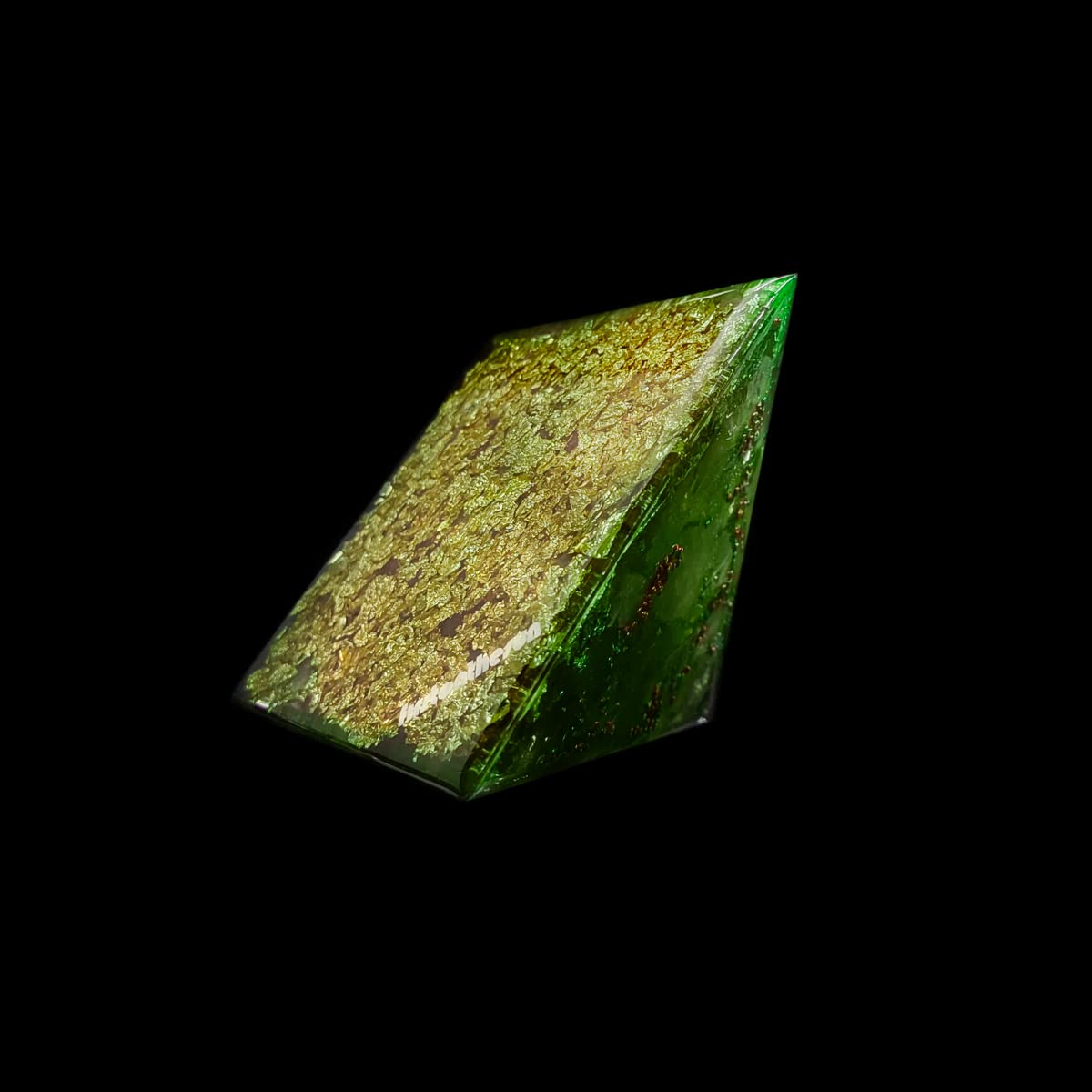 Grande orgonite piramide di cristallo primaverile – grande orgono spirituale cristallo con pietre preziose | opale verde | peridoto | avventurina [XXL 16 cm)