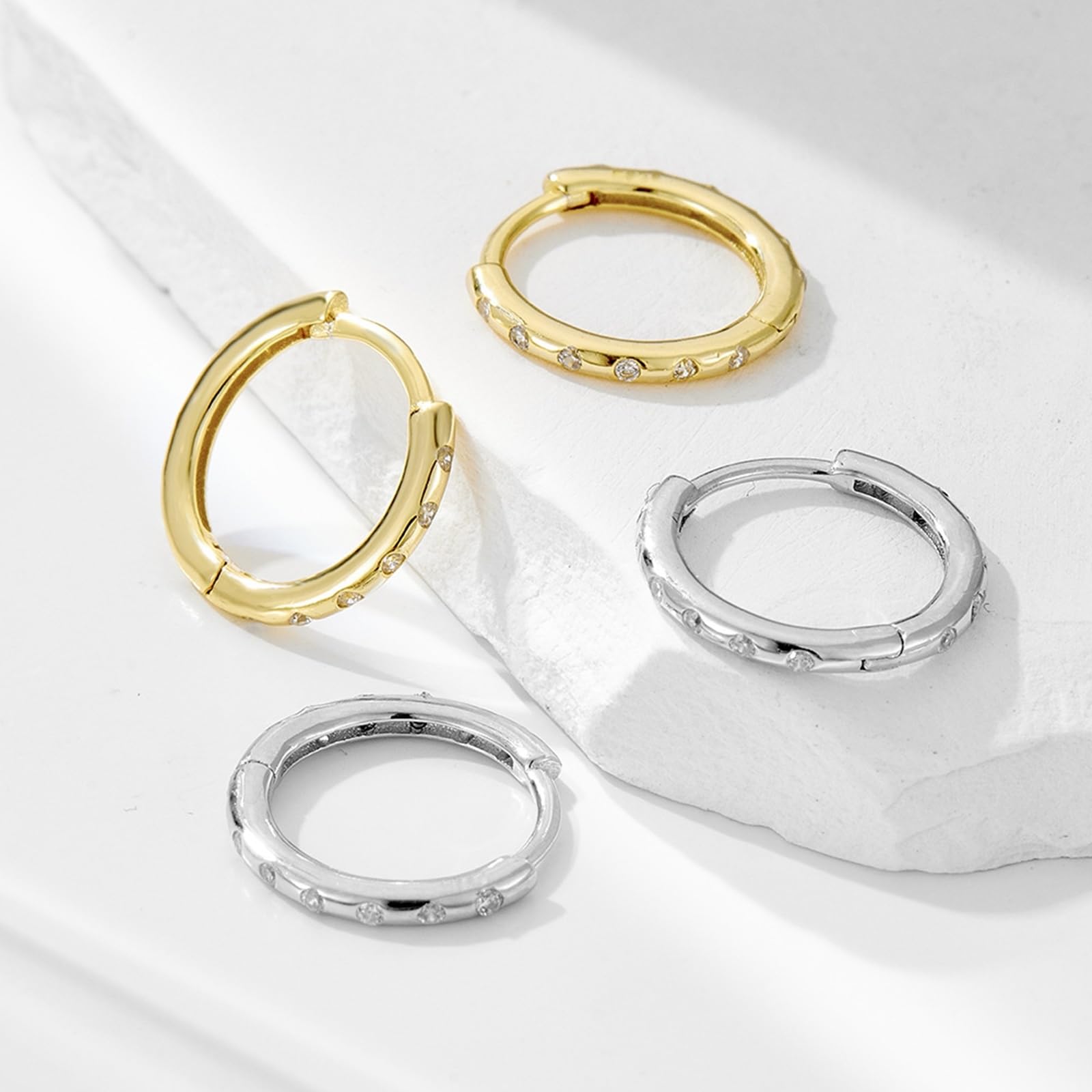 Pendientes apilables dorados para mujer con moissanita blanca, minimalistas para mujer, aretes de aro dorados para ella