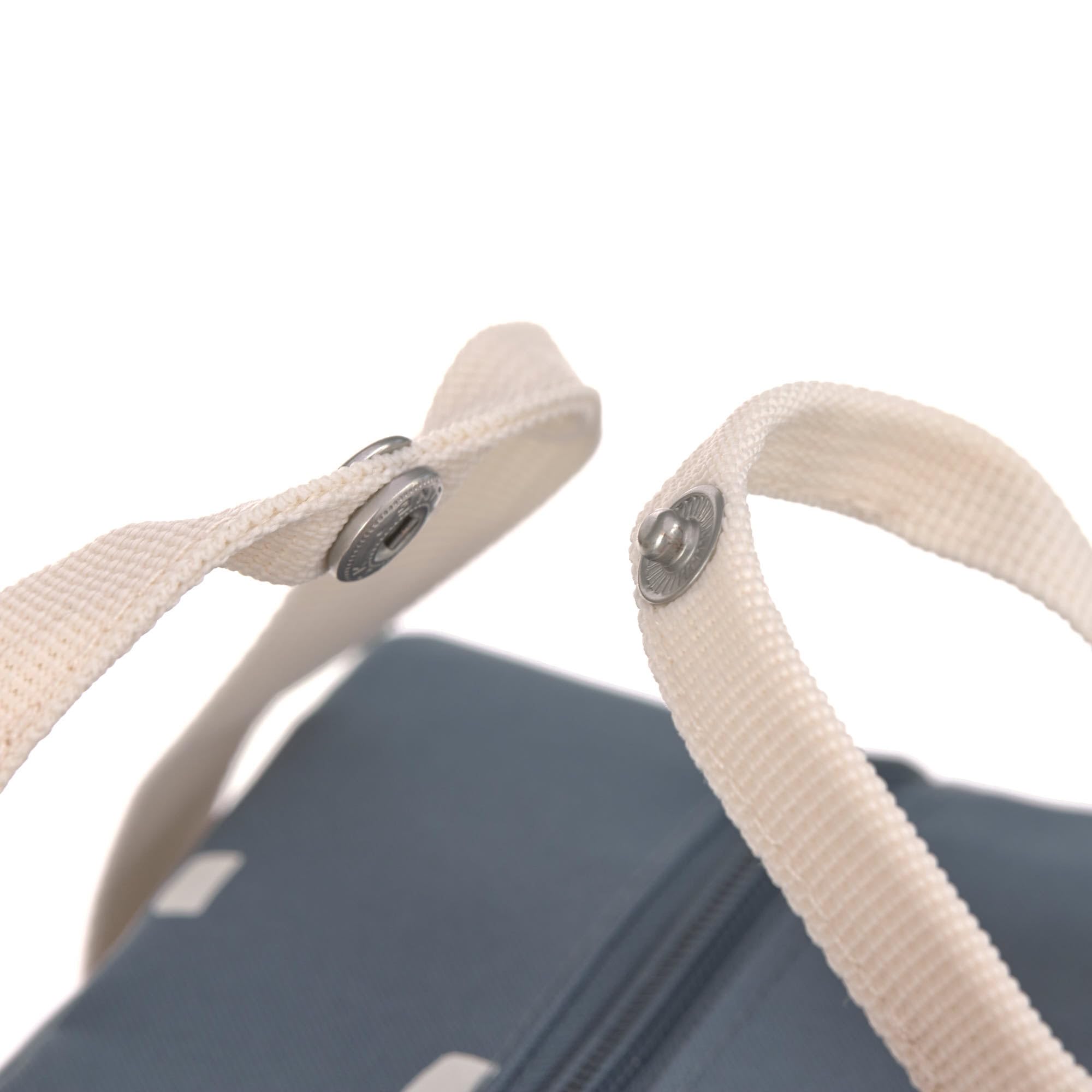 LÄSSIG Mochila Infantil con Correa para el Pecho Mochila para guardería 28 cm, 5,5 litros, 3 años/Mini Square Backpack