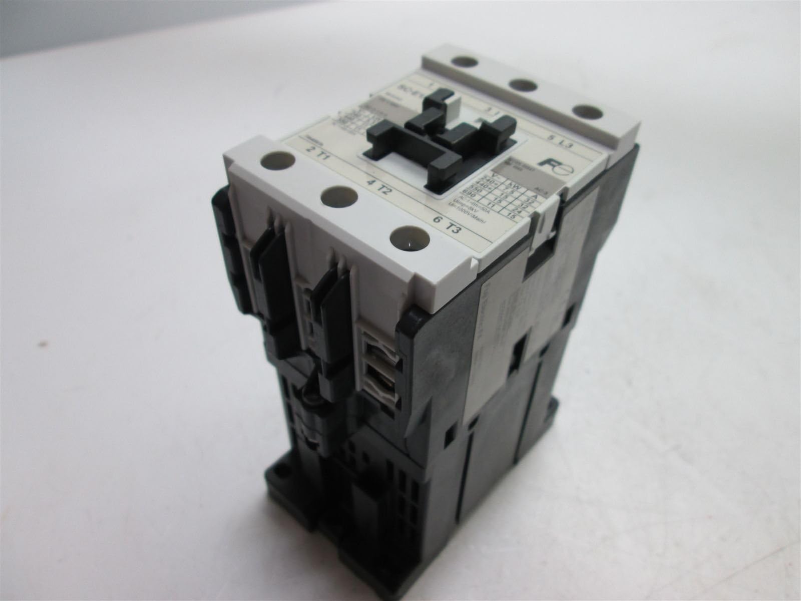 Fugi SC-E1/G SE32AG Contactor, Coil Voltage: 24VDC, 32A, 3-Poles