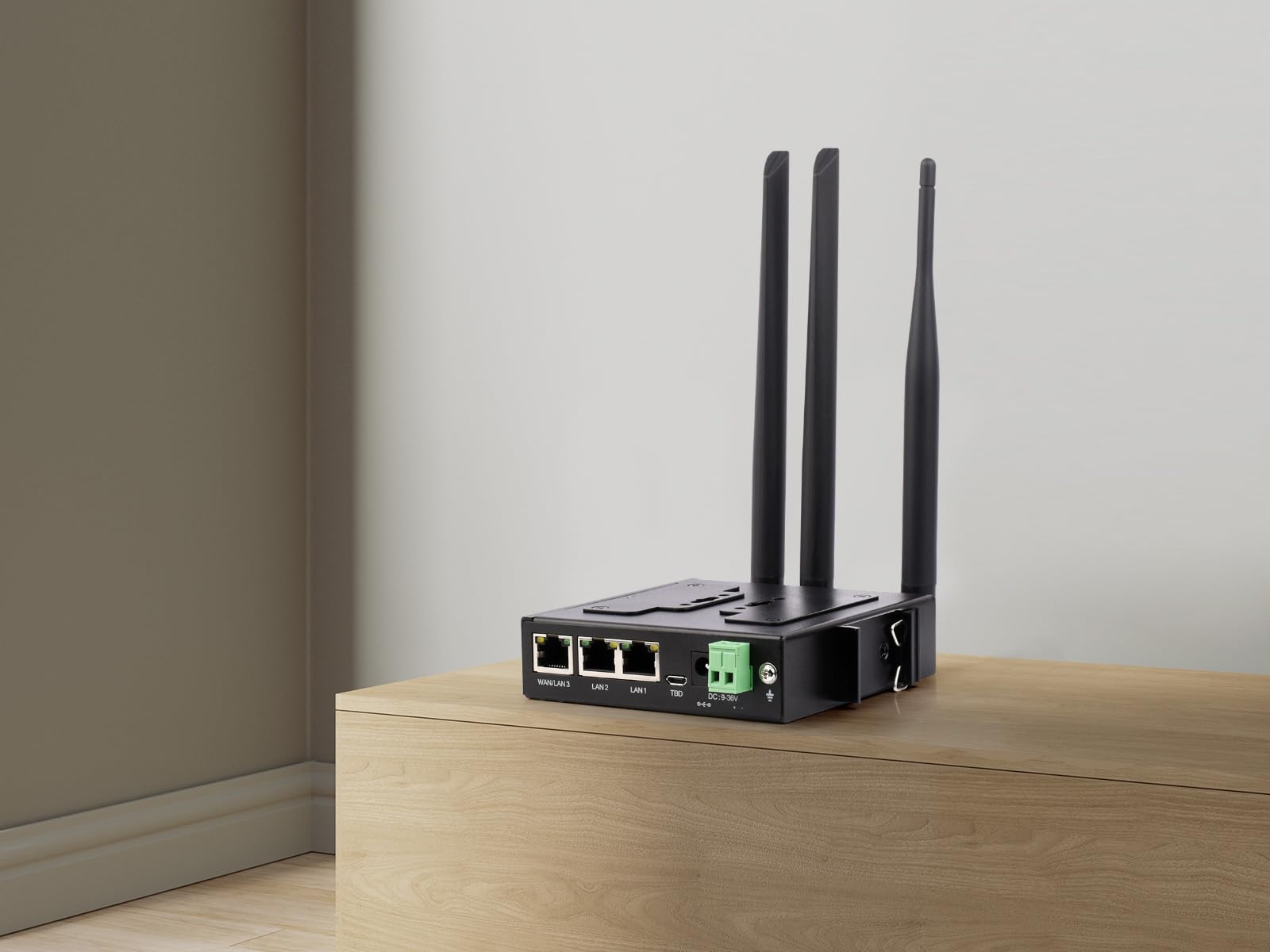 Waveshare Industrial 4G LTE Router, Support Multiple VPN Protocols, 3-Ch Ethernet Ports, WiFi High-Speed Internet Access, Dual Qualcomm Chips, Supports Multiple Mode & Frequency Bands, for Europe