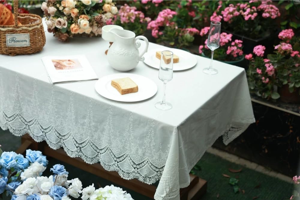 Devola Tischdecke Baumwolle Weiß Tischwäsche mit Spitzenoptik Rechteckige Tischdecken Tischtuch mit Blumen, Französische Rustikale Bestickte Tischdecke für Hochzeit Party Bankett Empfang 260x130cm