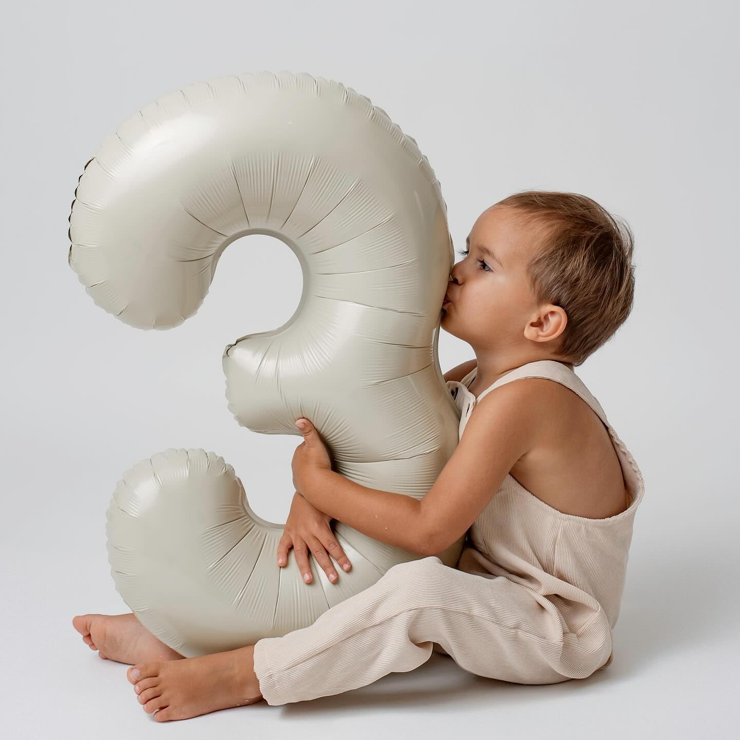 Yiran Cremefarbene Zahlenballons Set – Zahl 10, Herz- & Sternballons – 2x 81,3 Cm, 2x 45,7 Cm – Für Geburtstag & Jubiläum