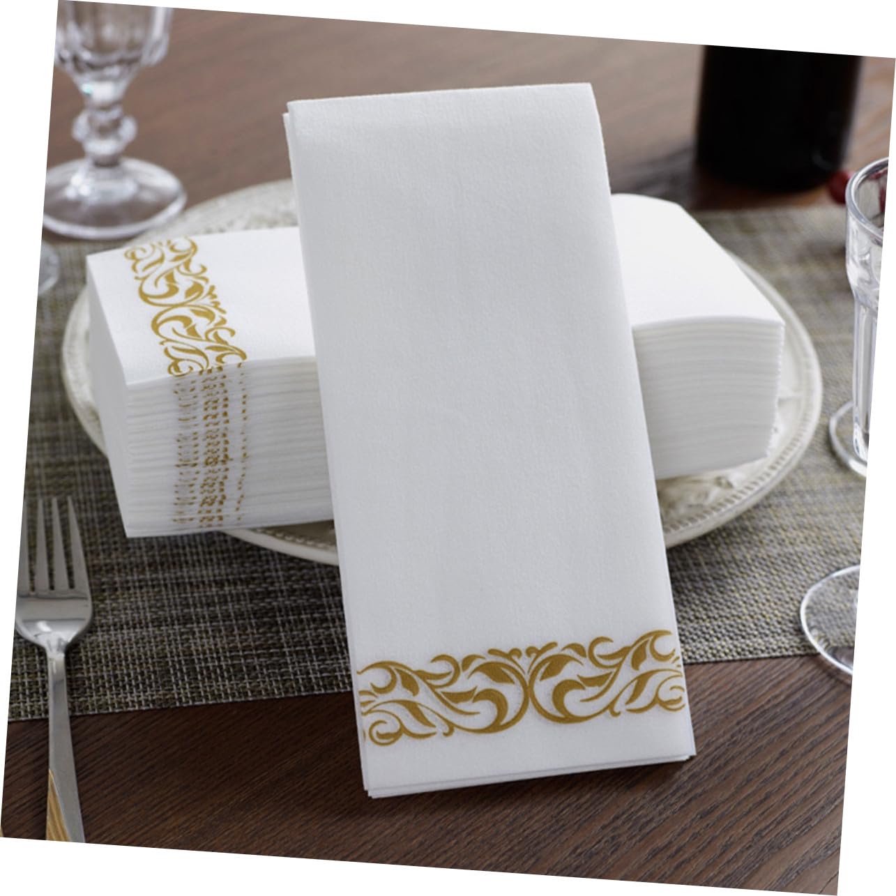 100 Stück Einweg Gästetücher Weiße Weiche Papierservietten mit Goldener Prägung Dicke Gefaltete Party Servietten für Hochzeit Geburtstag Cocktail und Festliche Tischdekoration