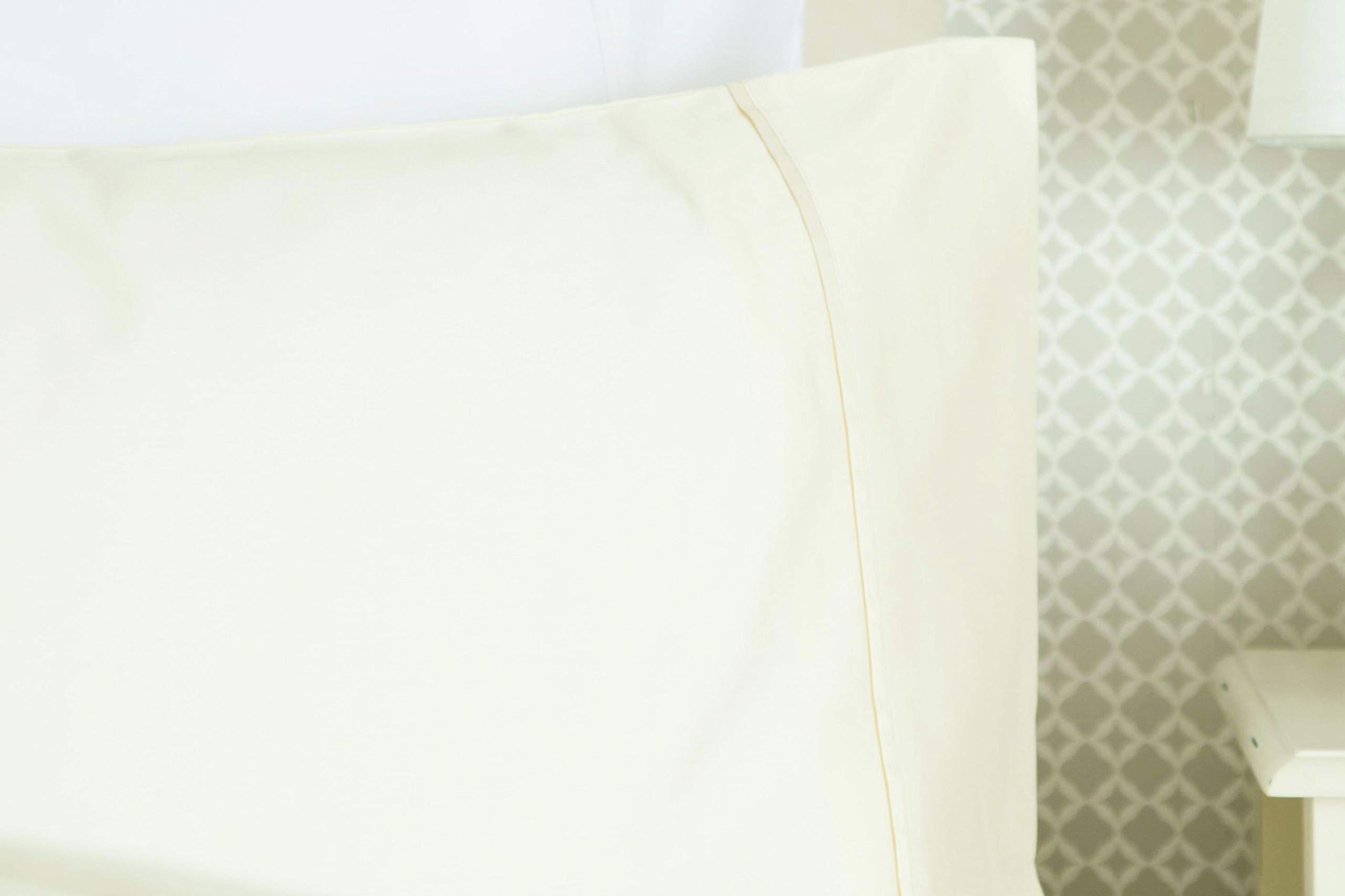 Belledorm Housewife Pillowcase - 600 Thread Count - 100% Cotton Sateen (Ivory)