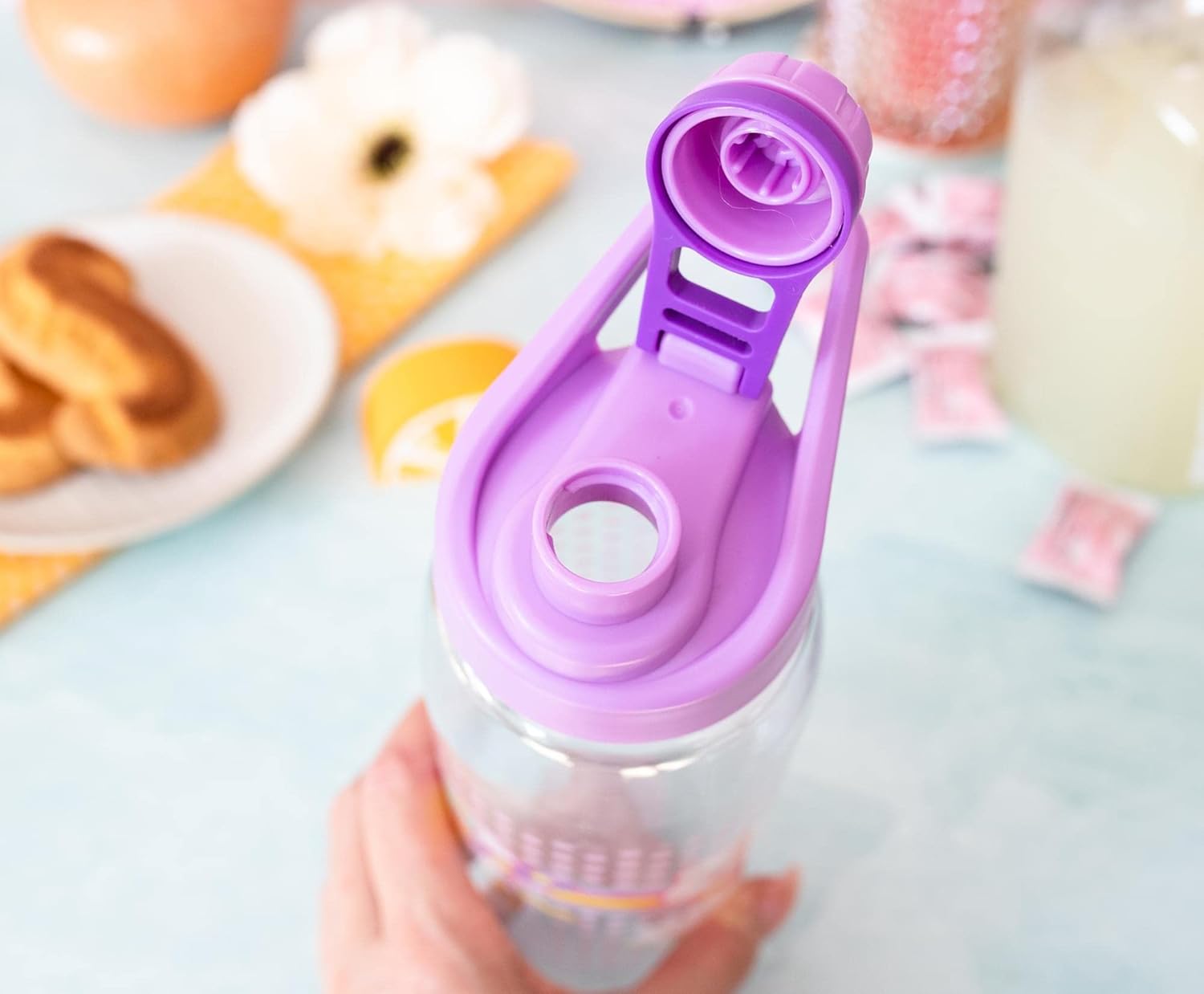 Silver Buffalo Sanrio Hello Kitty and Friends Featuring Joey Water Bottle with Screw-On Lid, 28 Ounces - Image 6