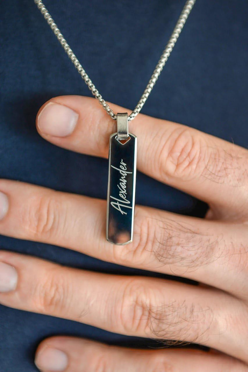 Generico Collana Uomo Personalizzabile 4 Lati in Acciaio Inossidabile – Ciondolo Inciso con Nomi, Frasi o Date – Idea Regalo per Papà, Fidanzato, Amico