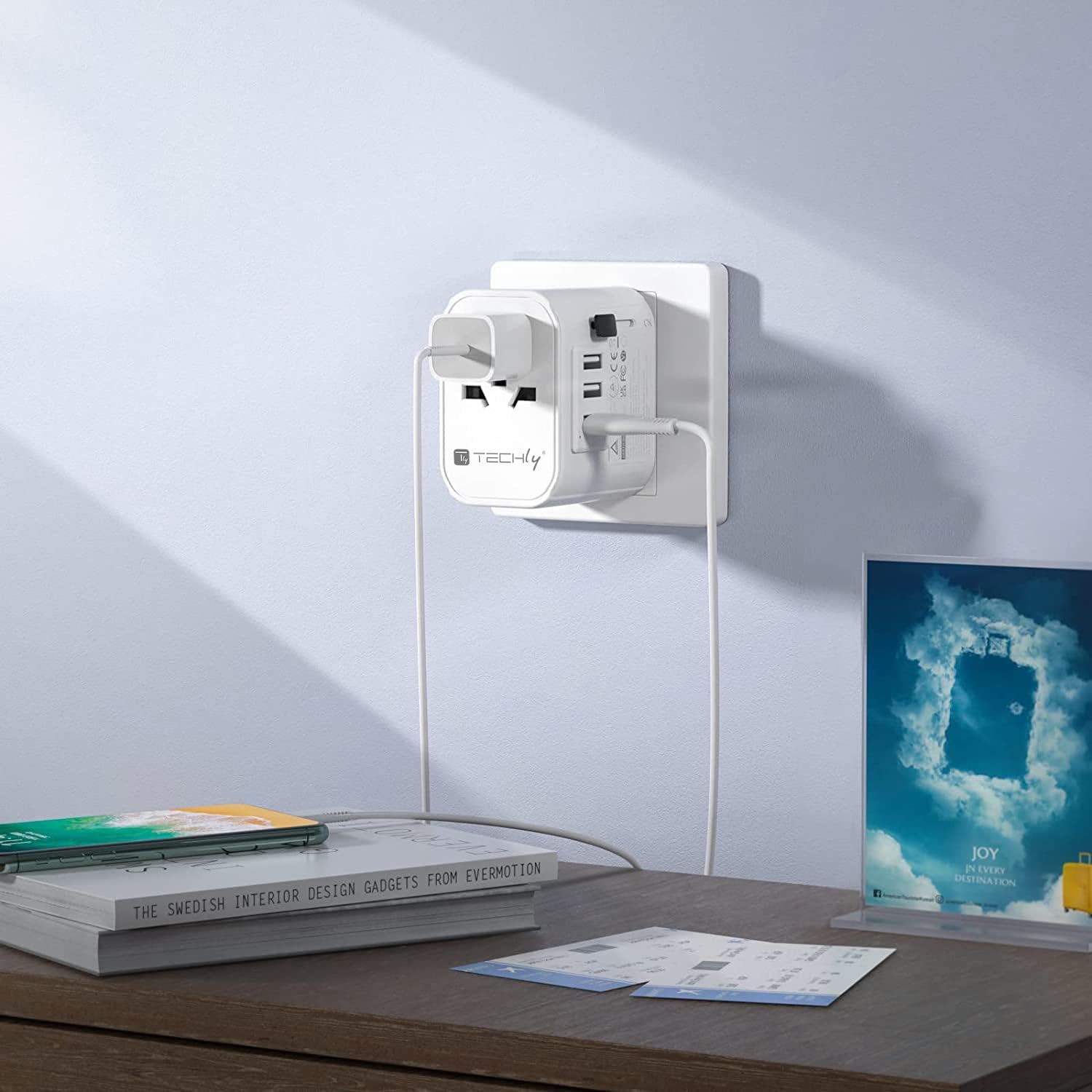 Techly 367782 Adattatore da Viaggio Universale 150 Paesi 2 Porte USB-A e 1 Porta USB-C™ Bianco Bianco