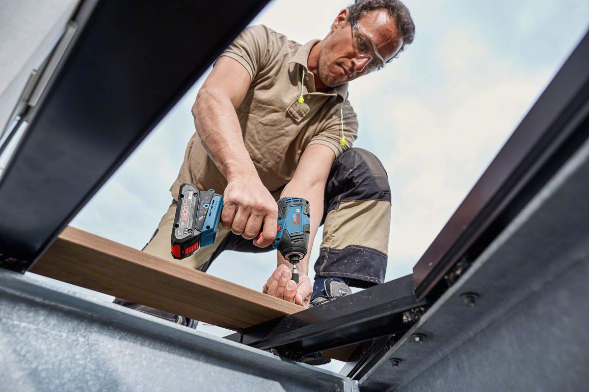 Bosch Professional 18V System GDR 18V-200 C - Atornillador de impacto a batería (200 Nm, tornillos Ø M6 - M16, conectable, sin batería, en caja)