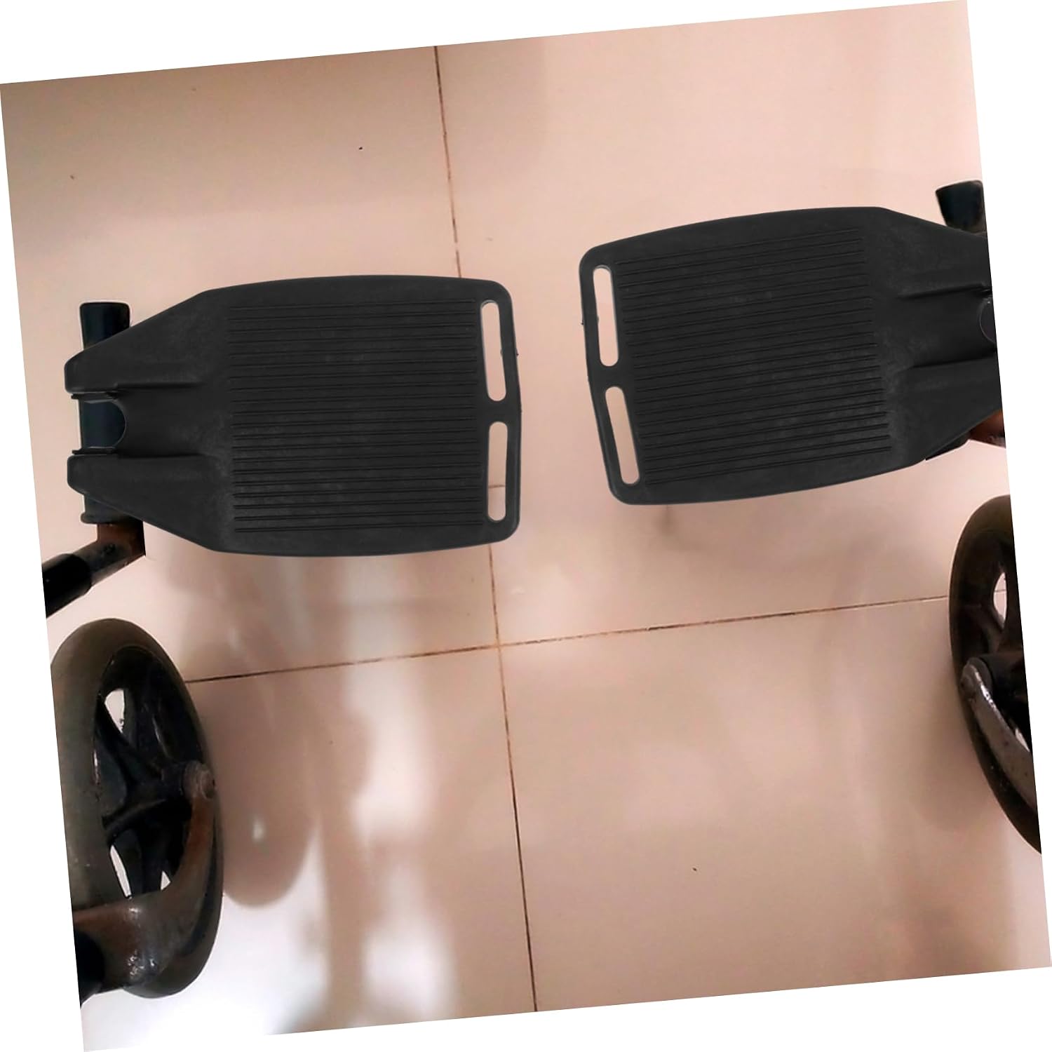 1Pair Elevating Wheelchair Footrest Pedal Replacement Thickened Footplates for Comfort and for Wheelchairs for Elderly and Disabled Users