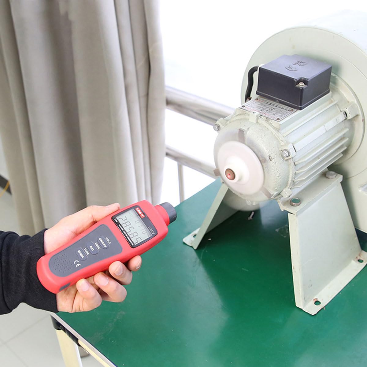 UNI-T UT370Series Digital Tachometers Non-Contact Target RPM Test Distance 5-20cm USB Interface Data Hold Auto Power Off