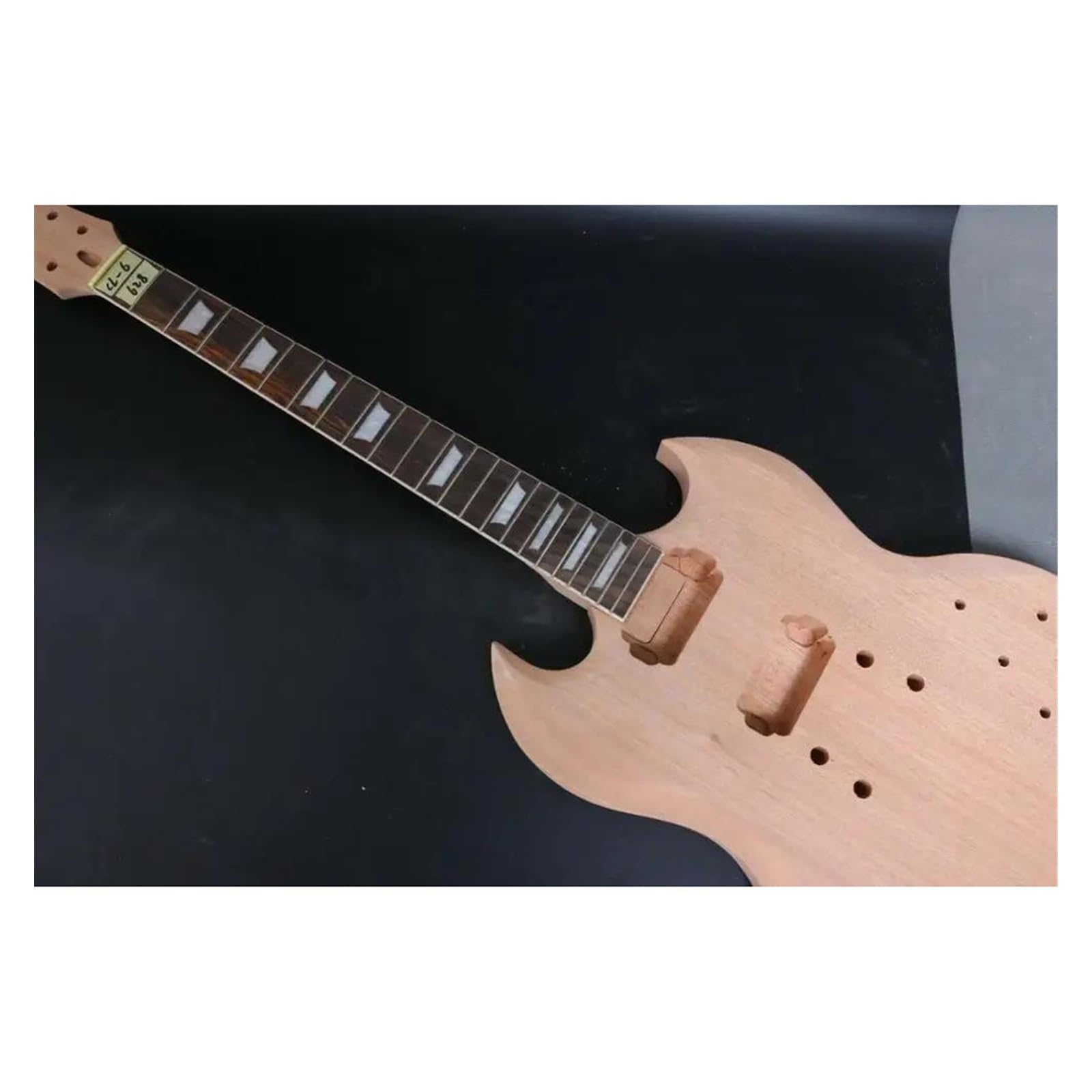 Amazon | 1セット ギターキット ギターボディ ネック 22フレット SG