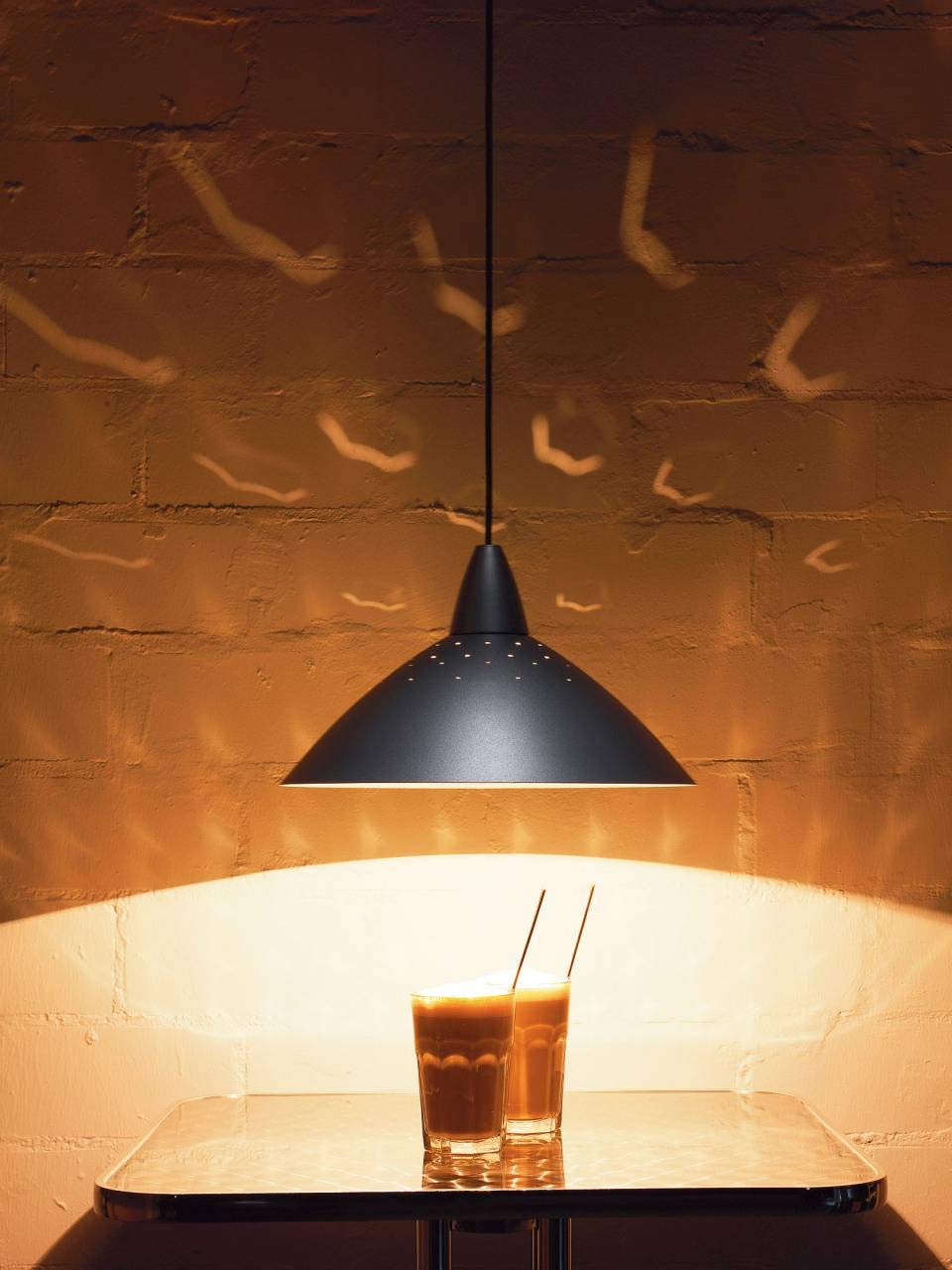 BRILLIANT Lampe Logo Pendelleuchte 35cm titan | 1x A60, E27, geeignet für Normallampen (nicht enthalten) | In der Höhe einstellbar/Kabel kürzbar
